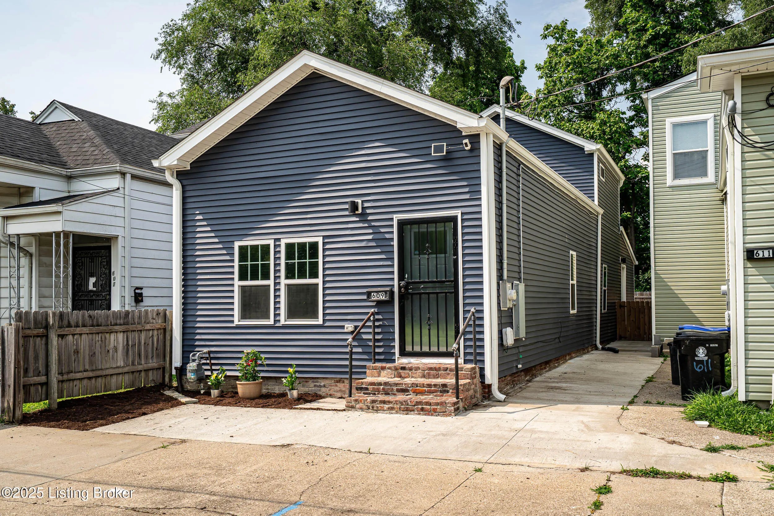 Photo of Listing #1697627