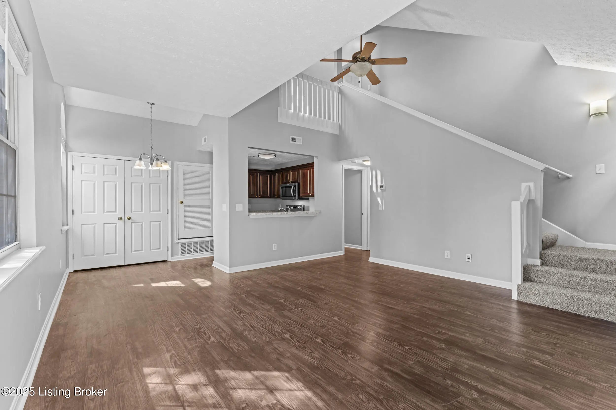 Photo of Listing #1698633