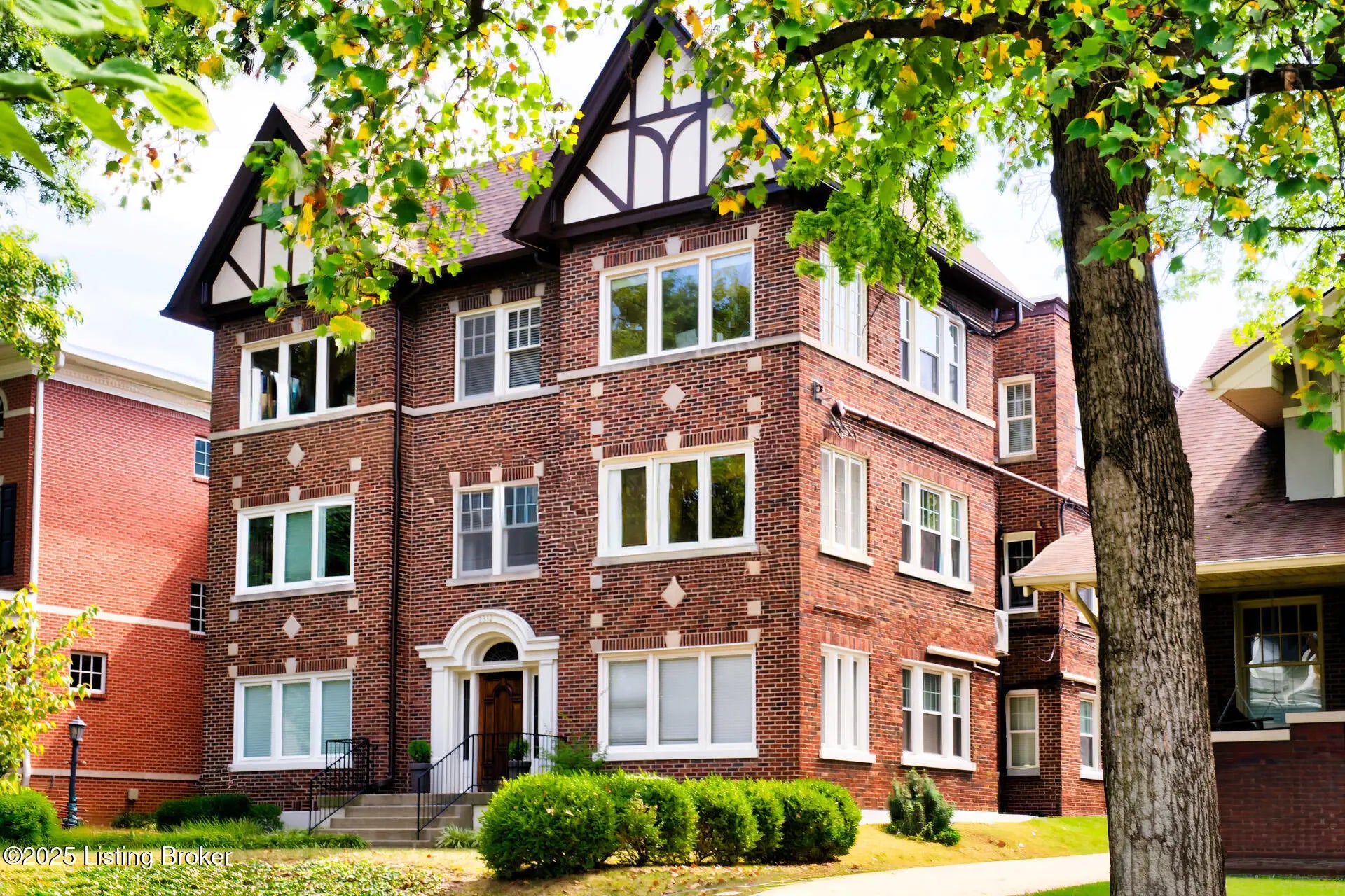 Photo of Listing #1697764