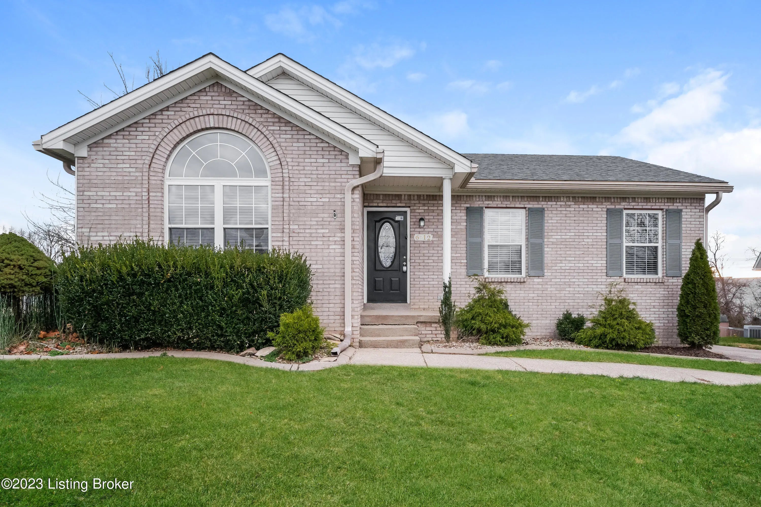 Photo of Listing #1698018