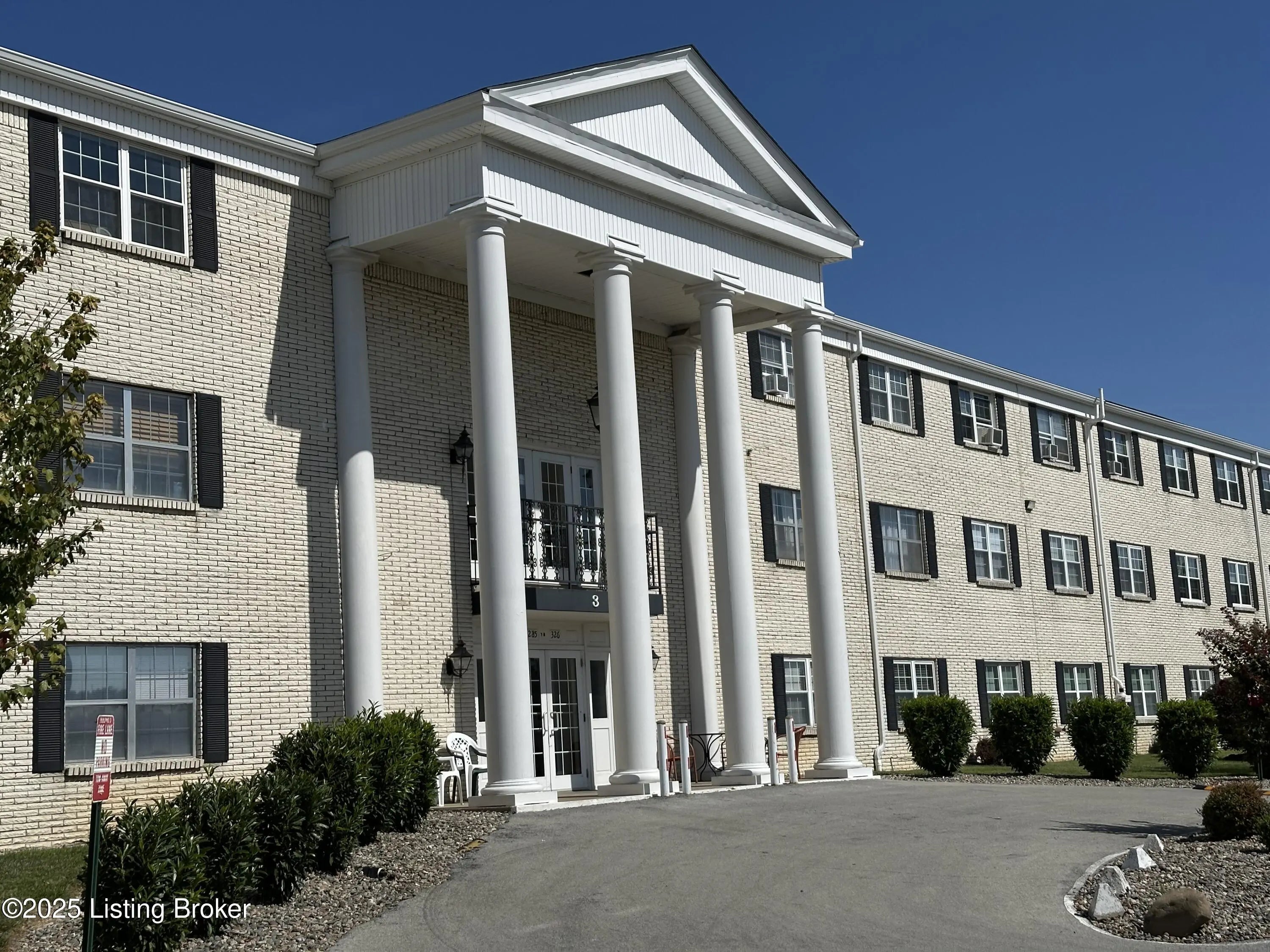 Photo of Listing #1698366