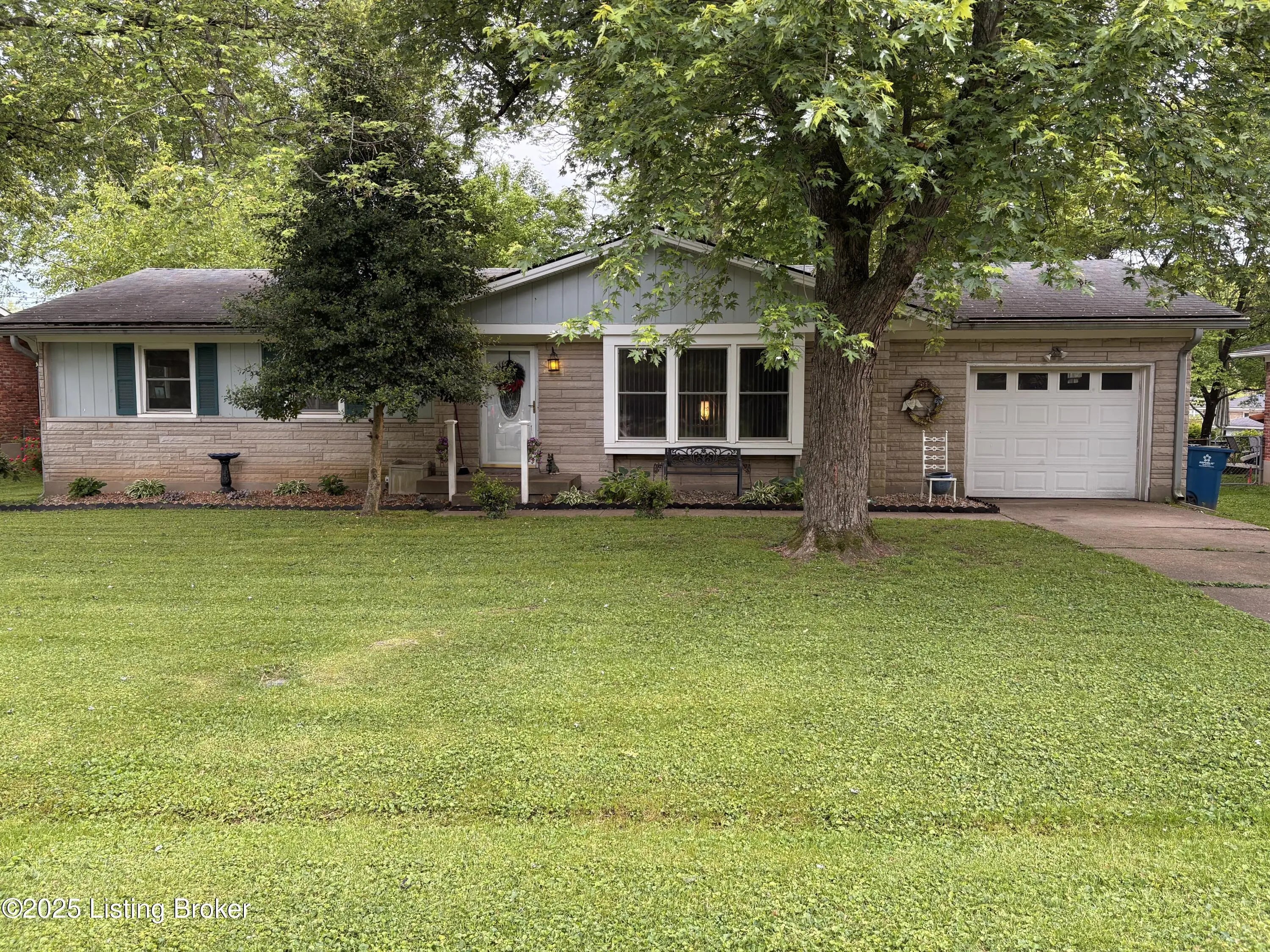 Photo of Listing #1698305