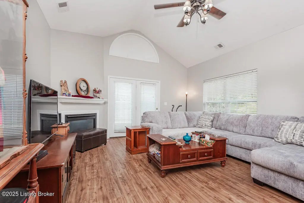 Photo of Listing #1698444