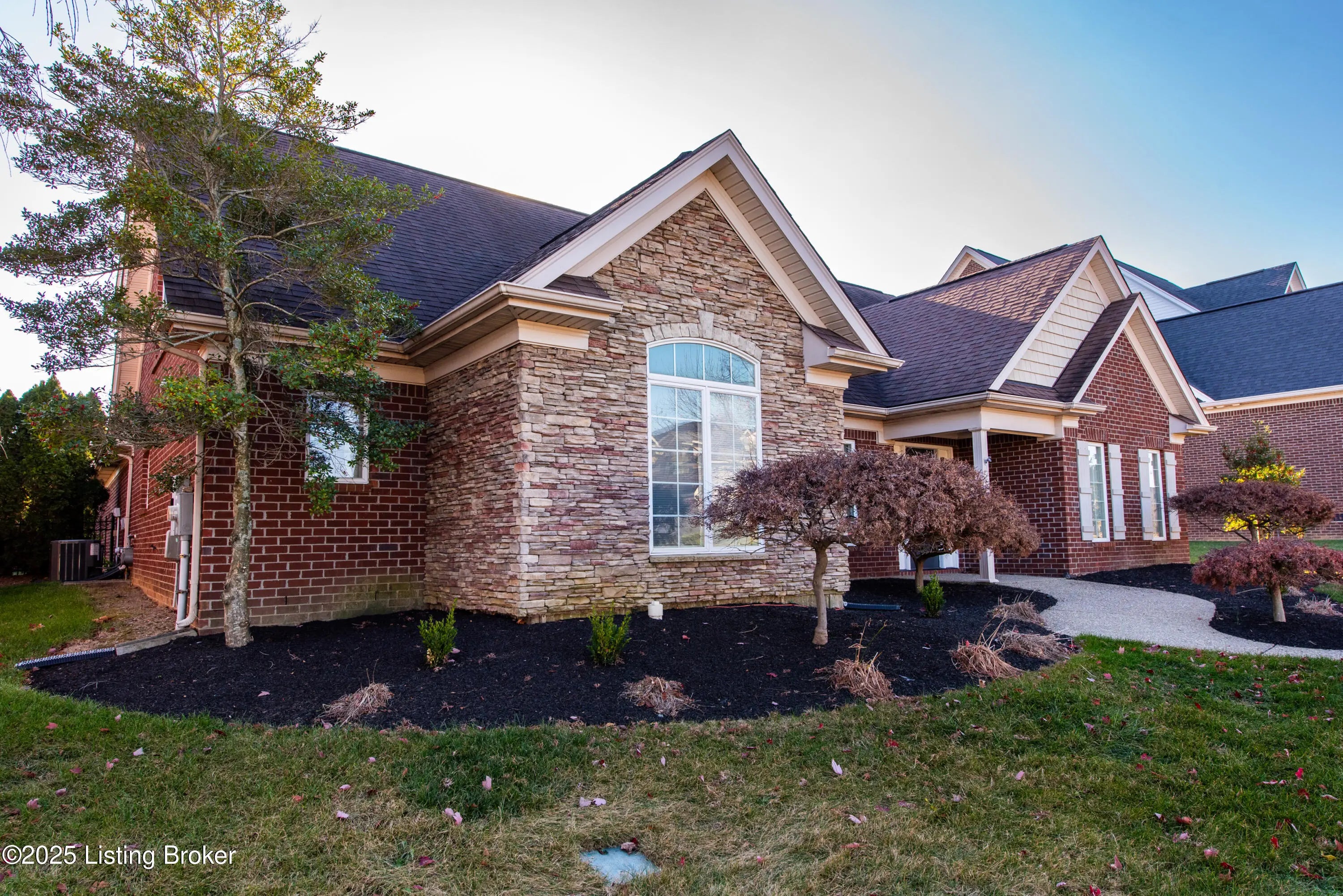 Photo of Listing #1698357