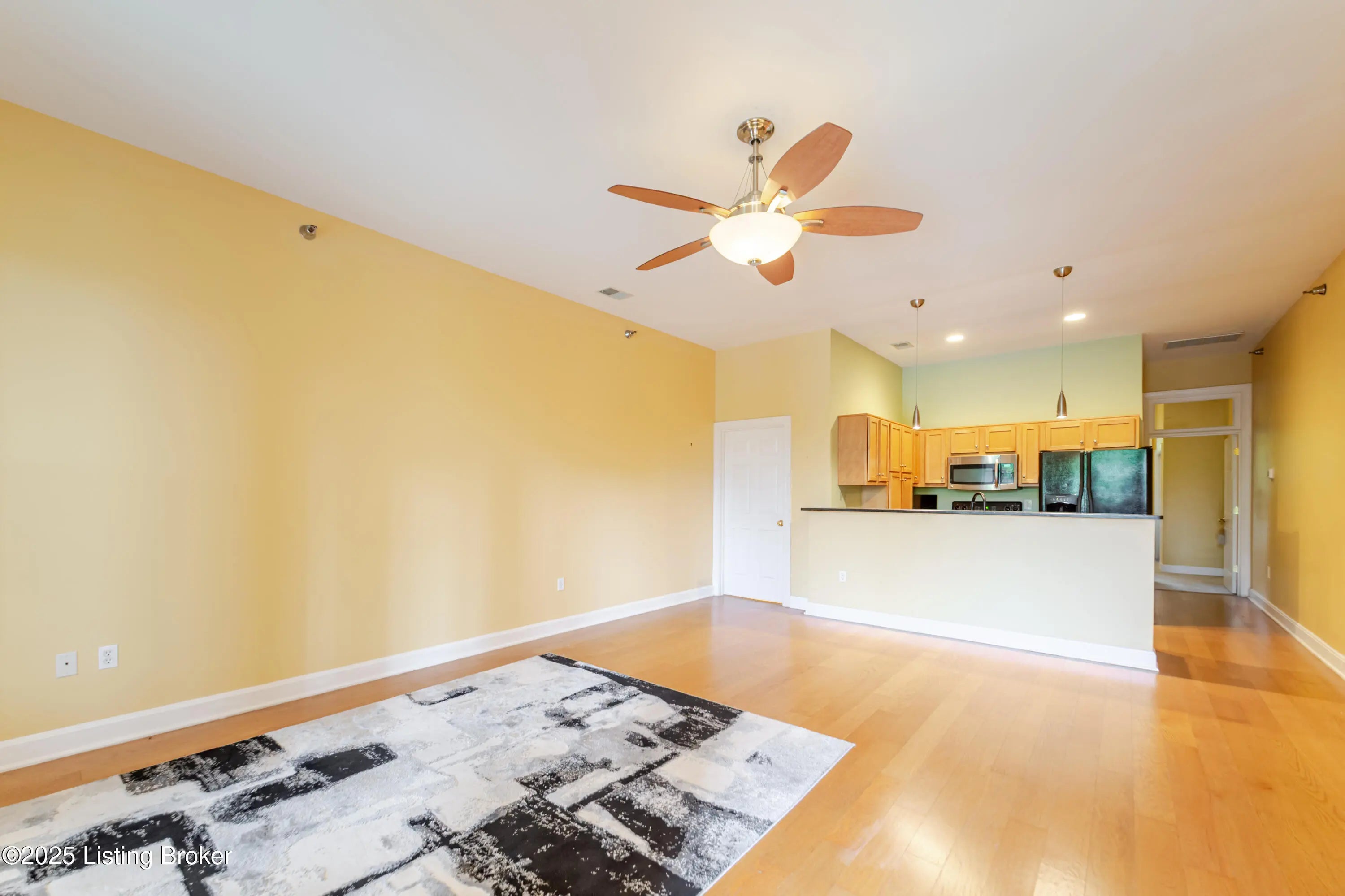 Photo of Listing #1698696