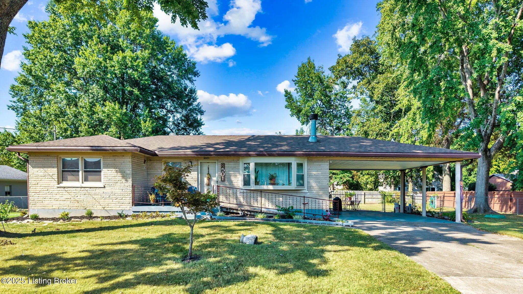 Photo of Listing #1698860