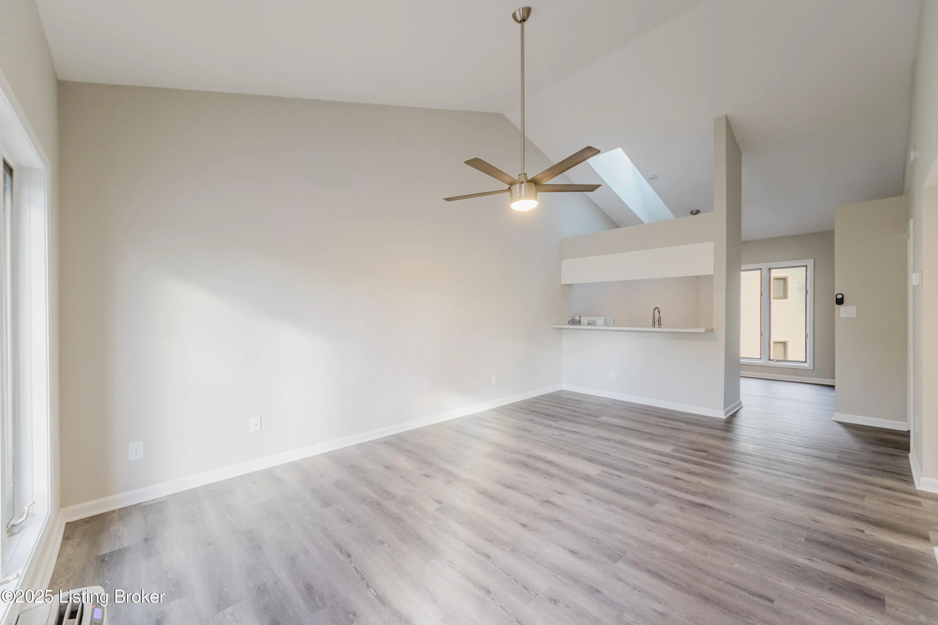 Photo of Listing #1702390