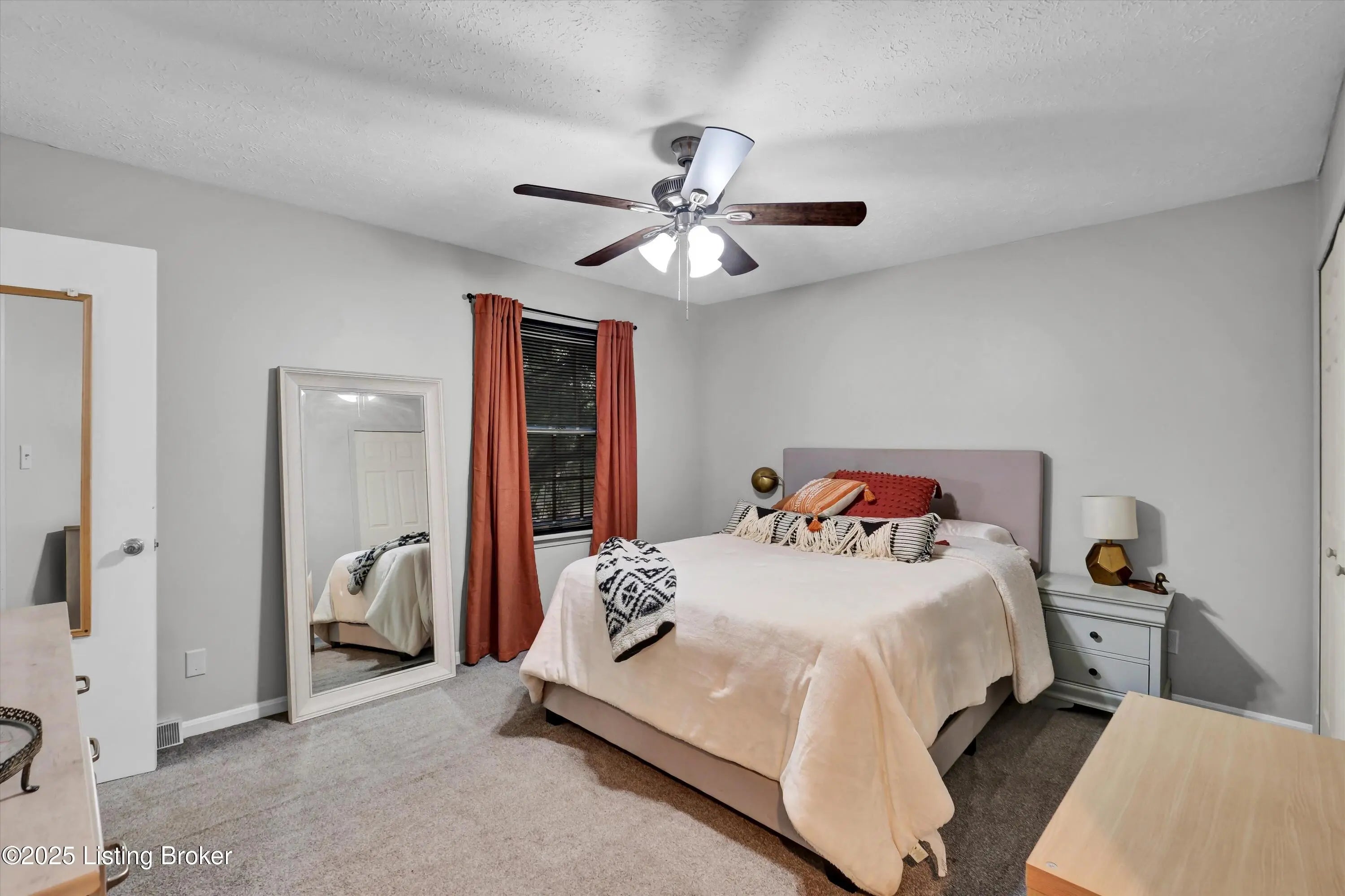 Photo of Listing #1699318