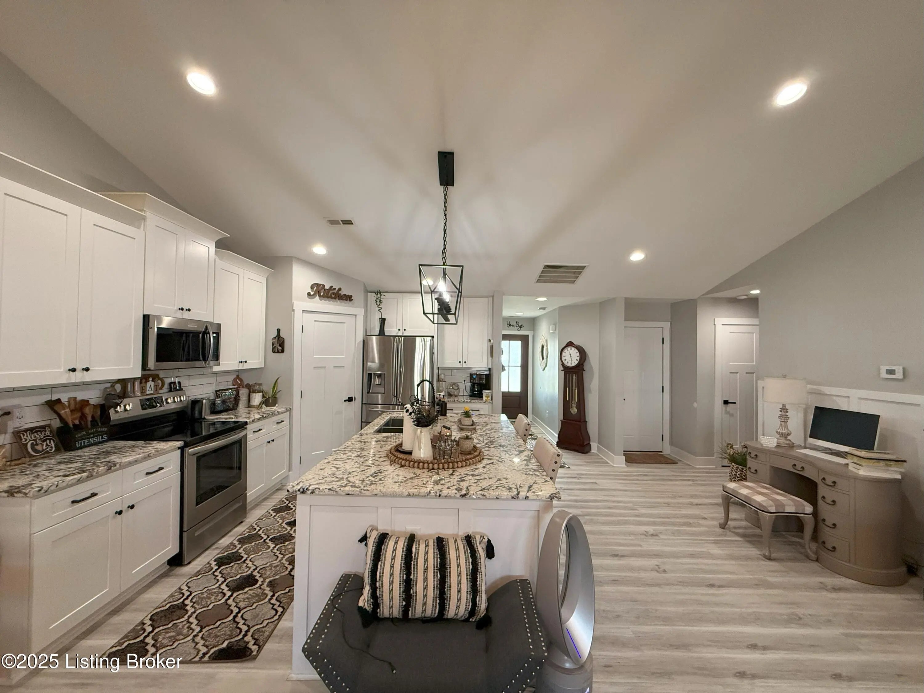 Photo of Listing #1698819