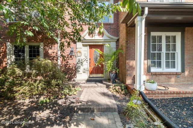 9537 Wessex Pl, Louisville