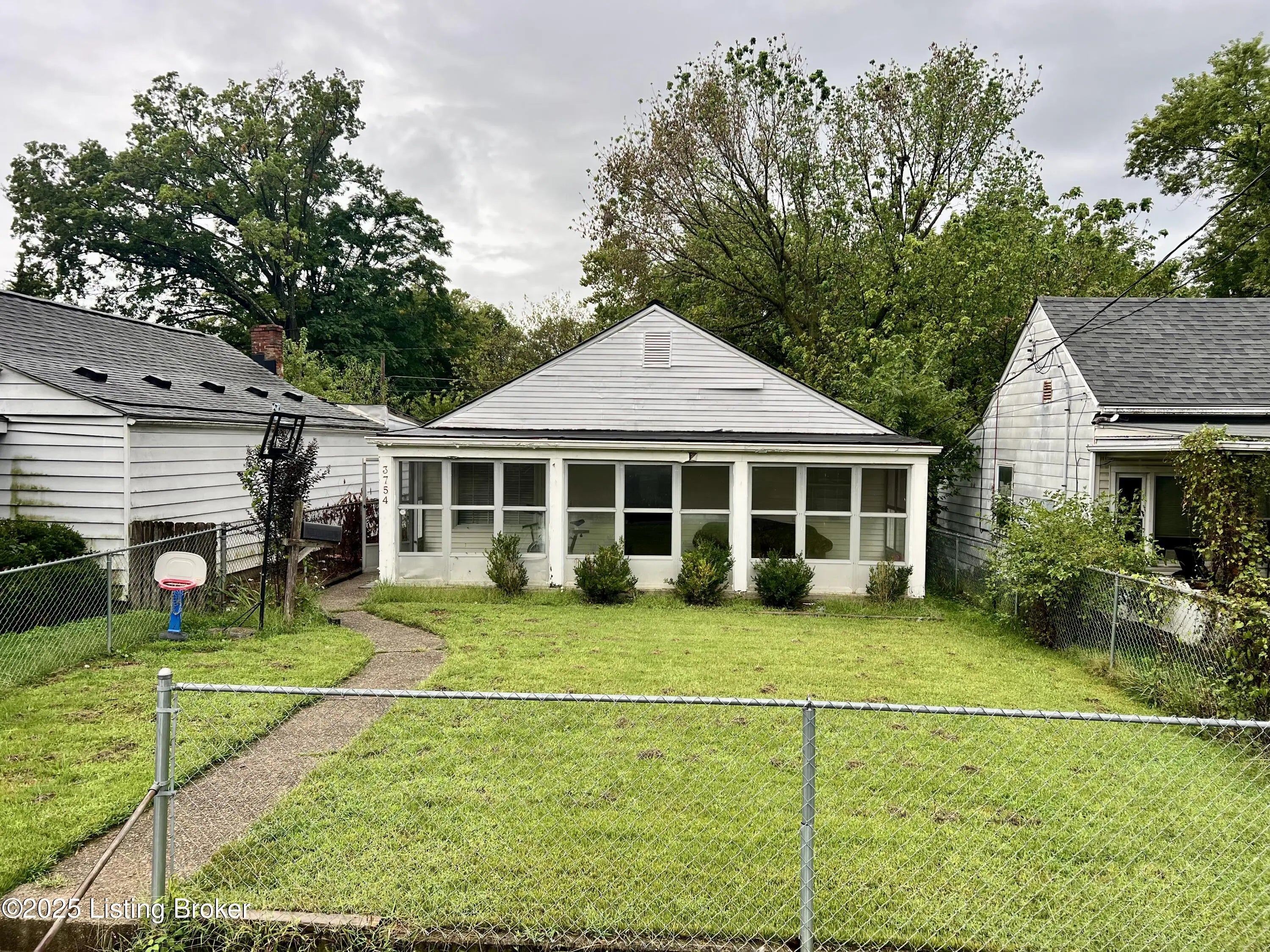 Photo of Listing #1699418