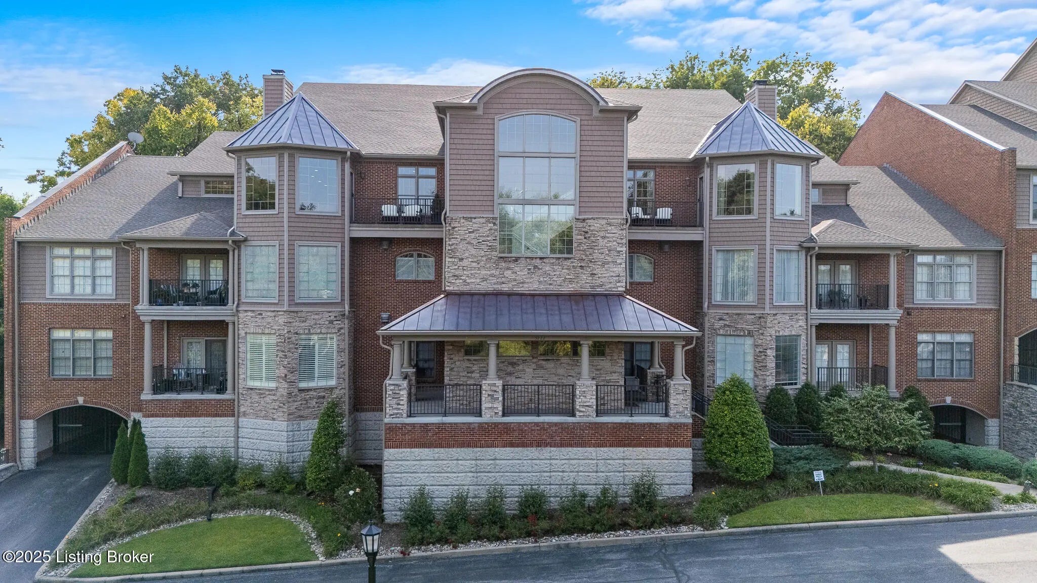 Photo of Listing #1699382