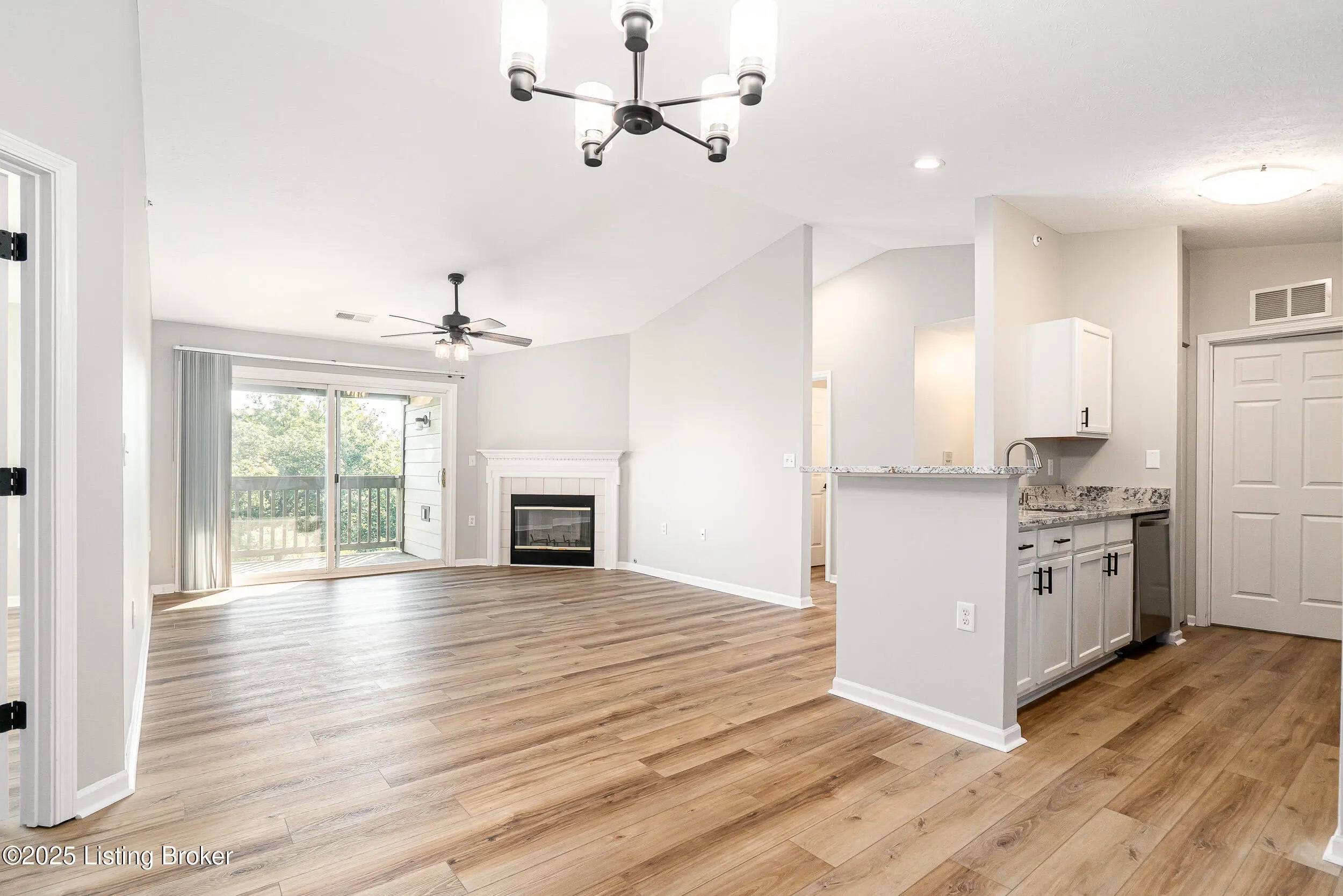 Photo of Listing #1699423