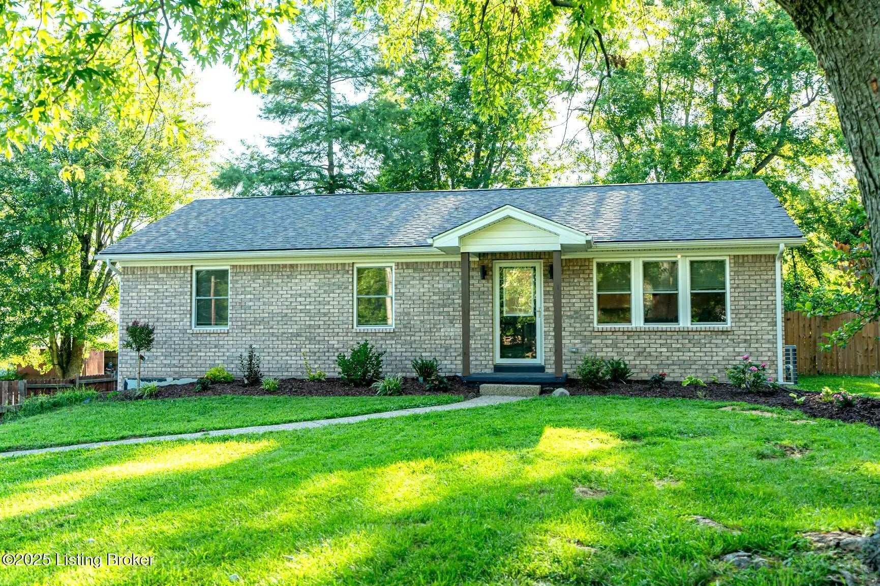 Photo of Listing #1699436