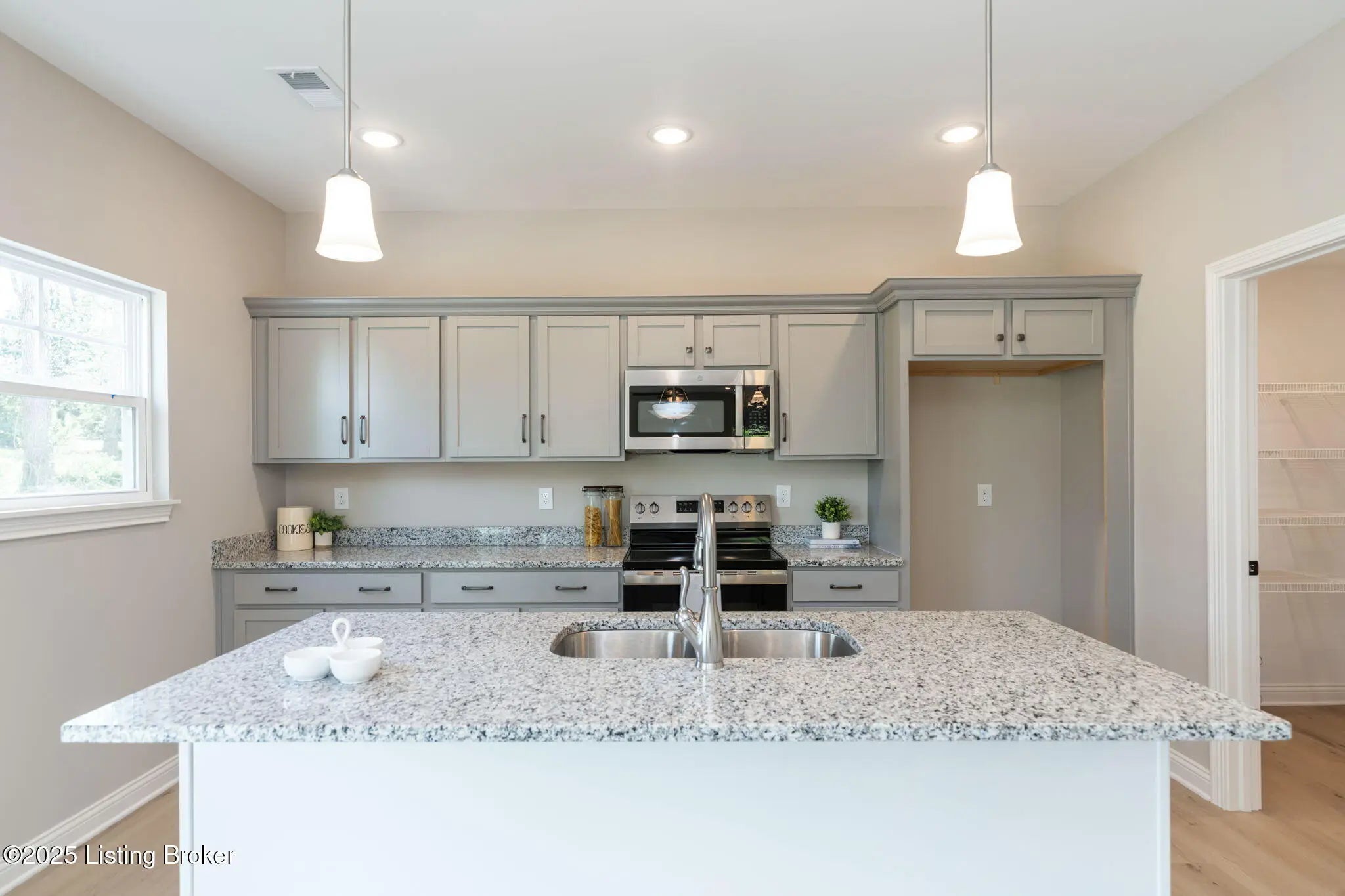 Photo of Listing #1699764