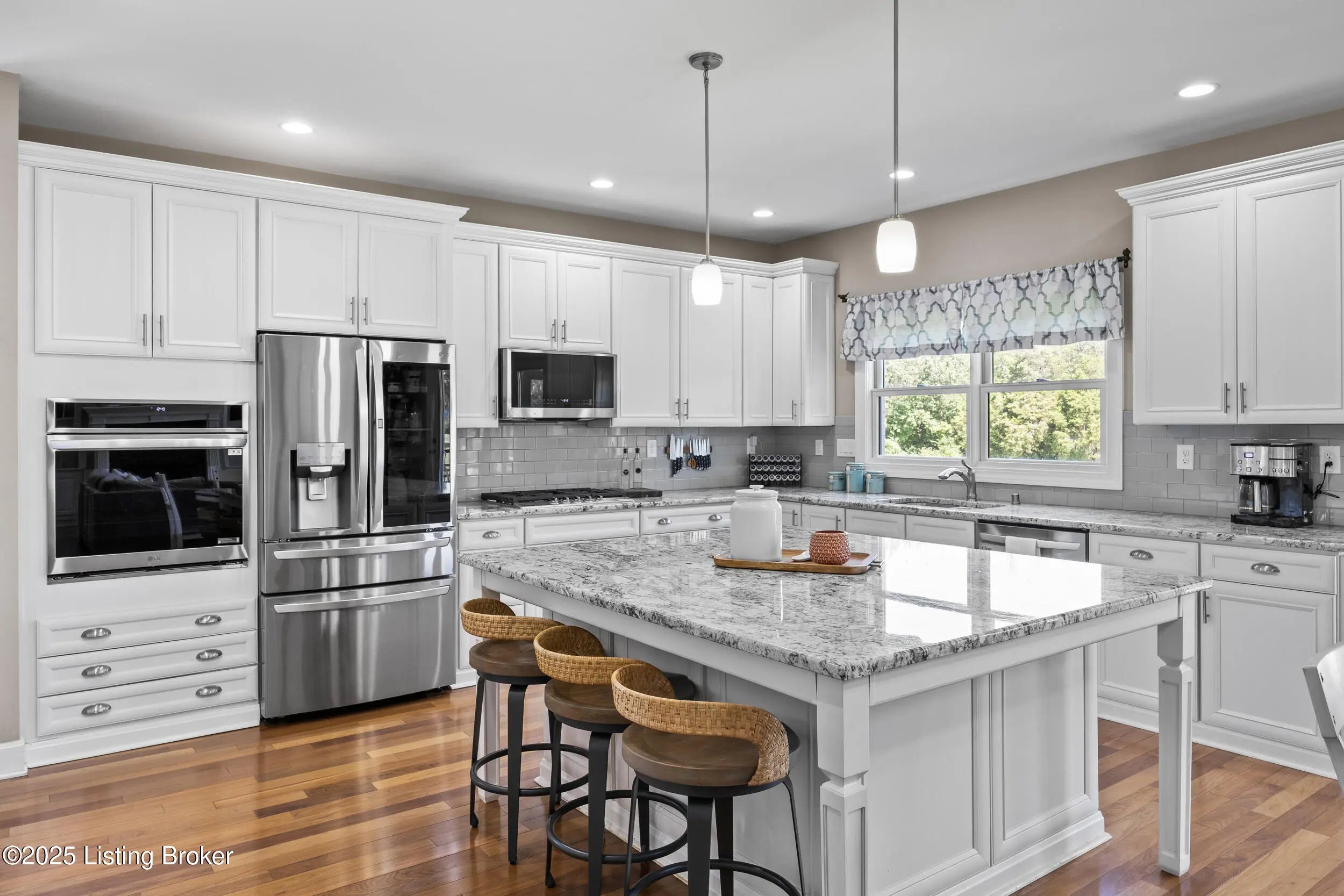 Photo of Listing #1699685