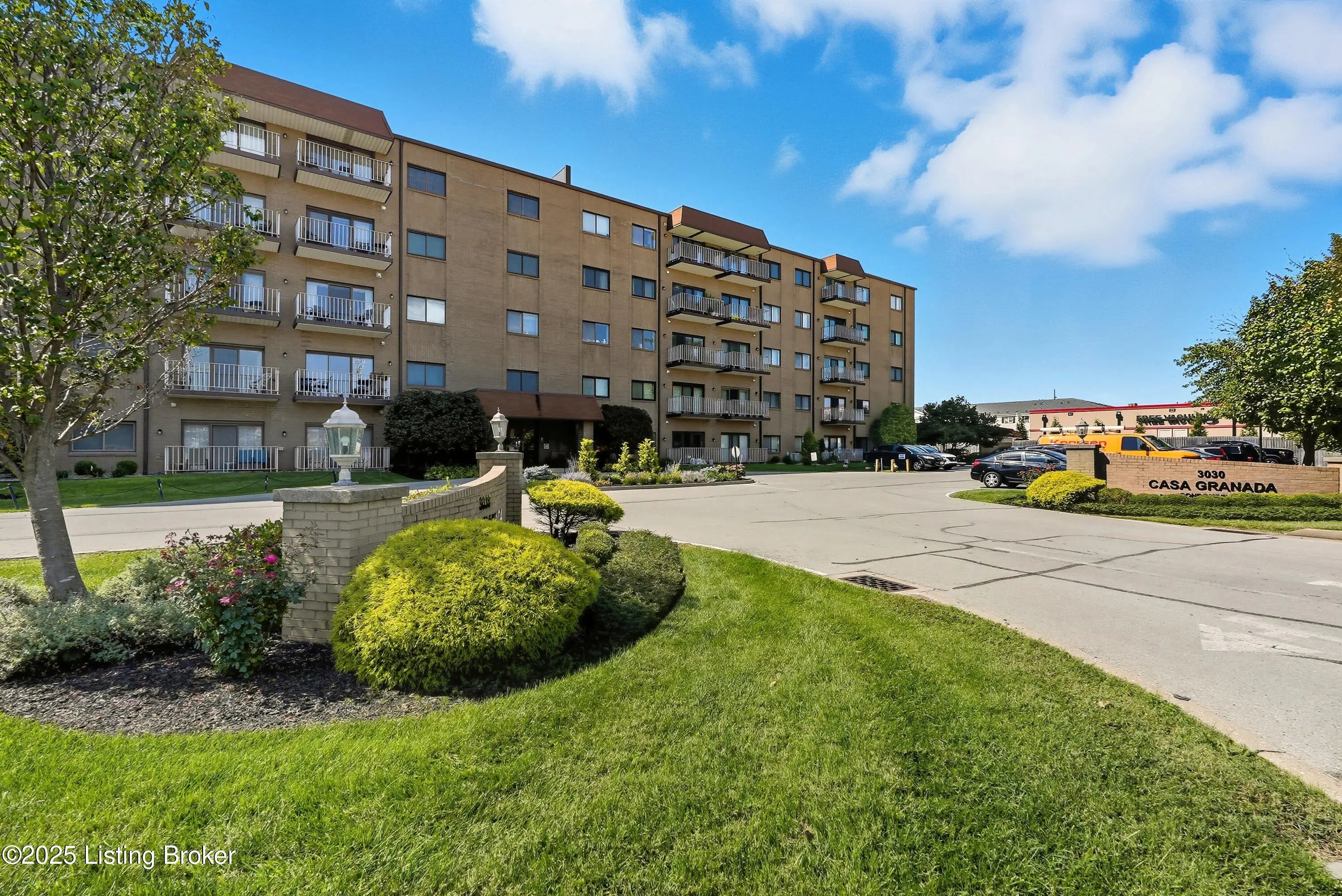 Photo of Listing #1699612