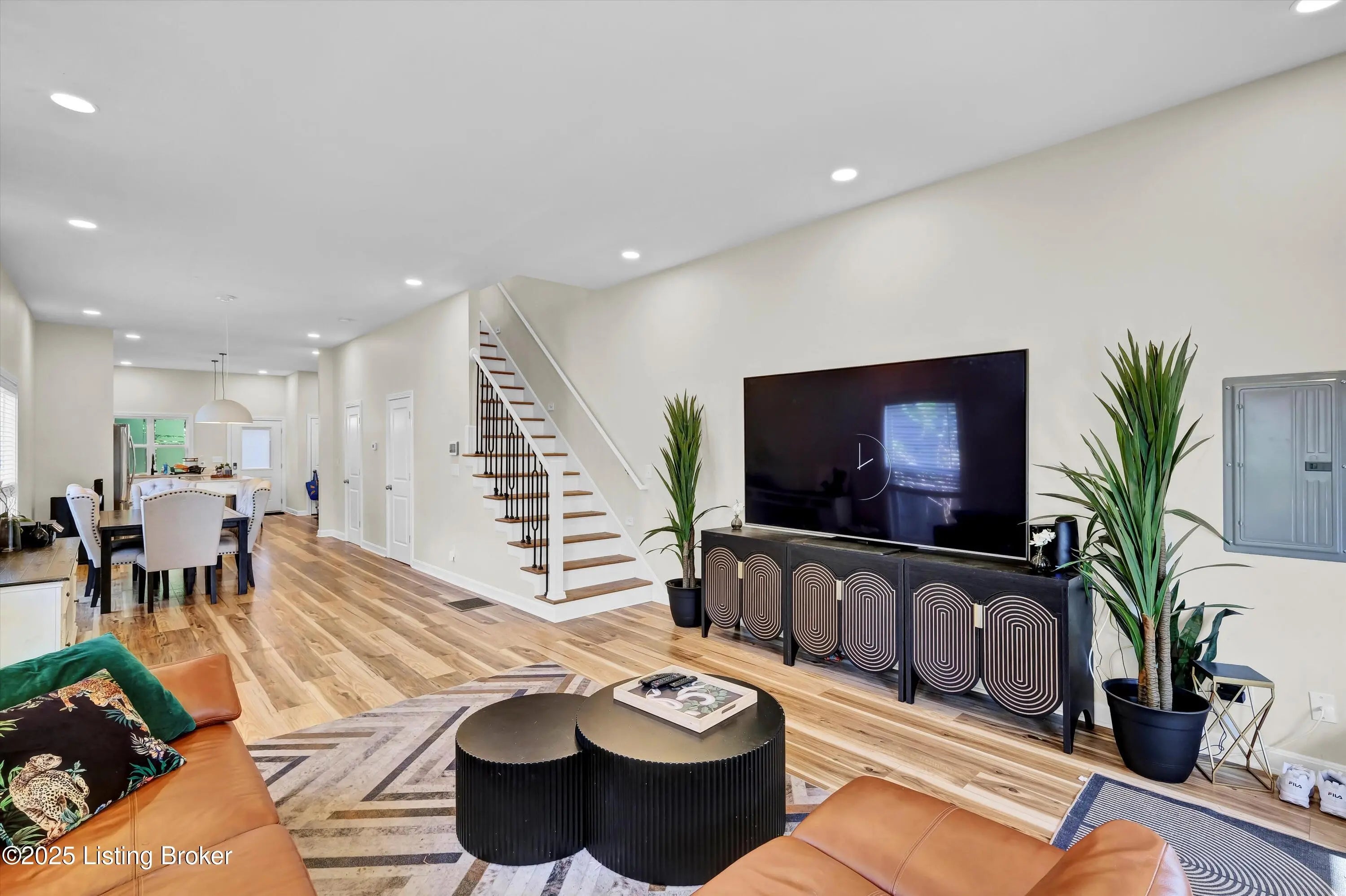 Photo of Listing #1700783