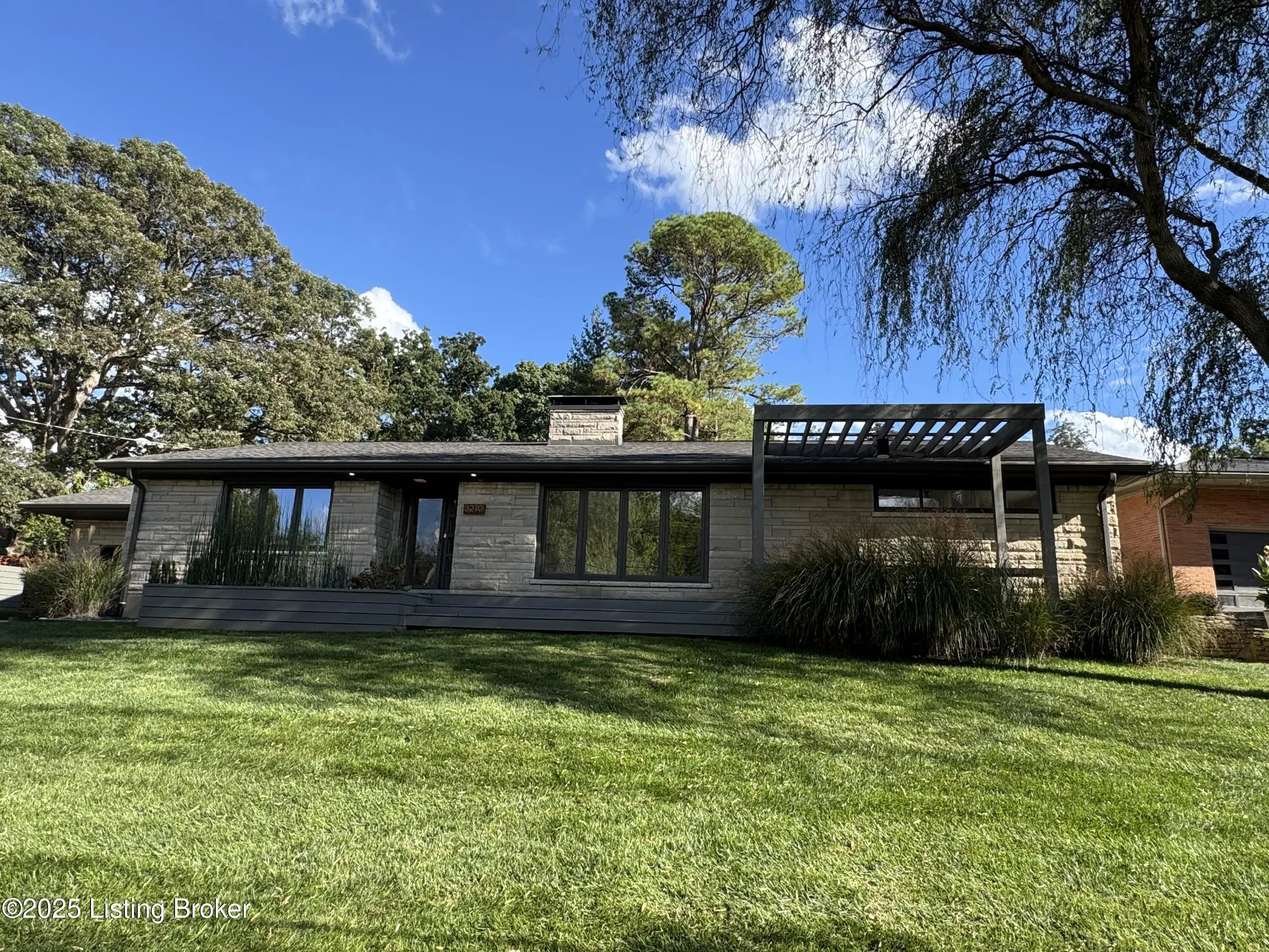 Photo of Listing #1700320