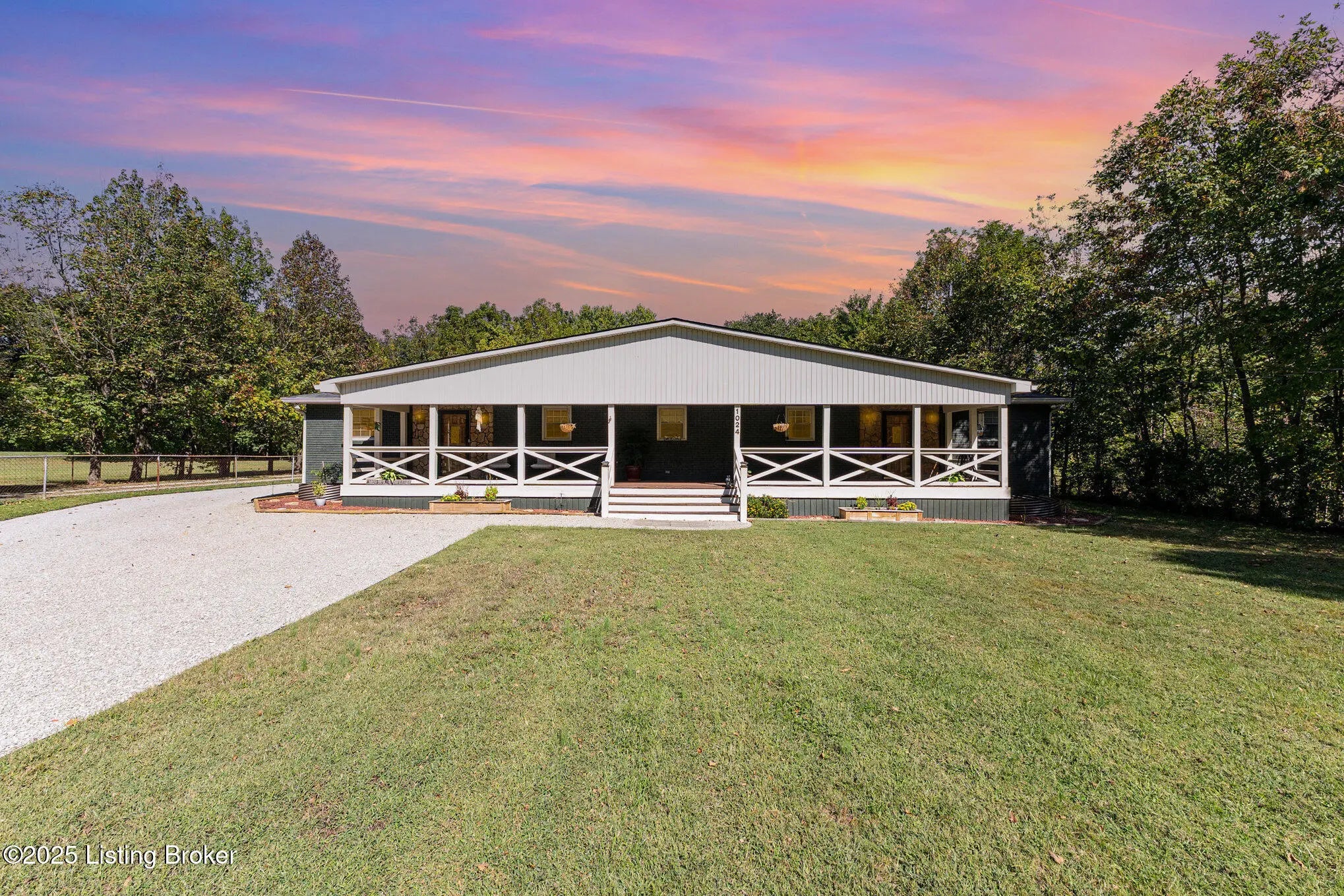 Photo of Listing #1699904