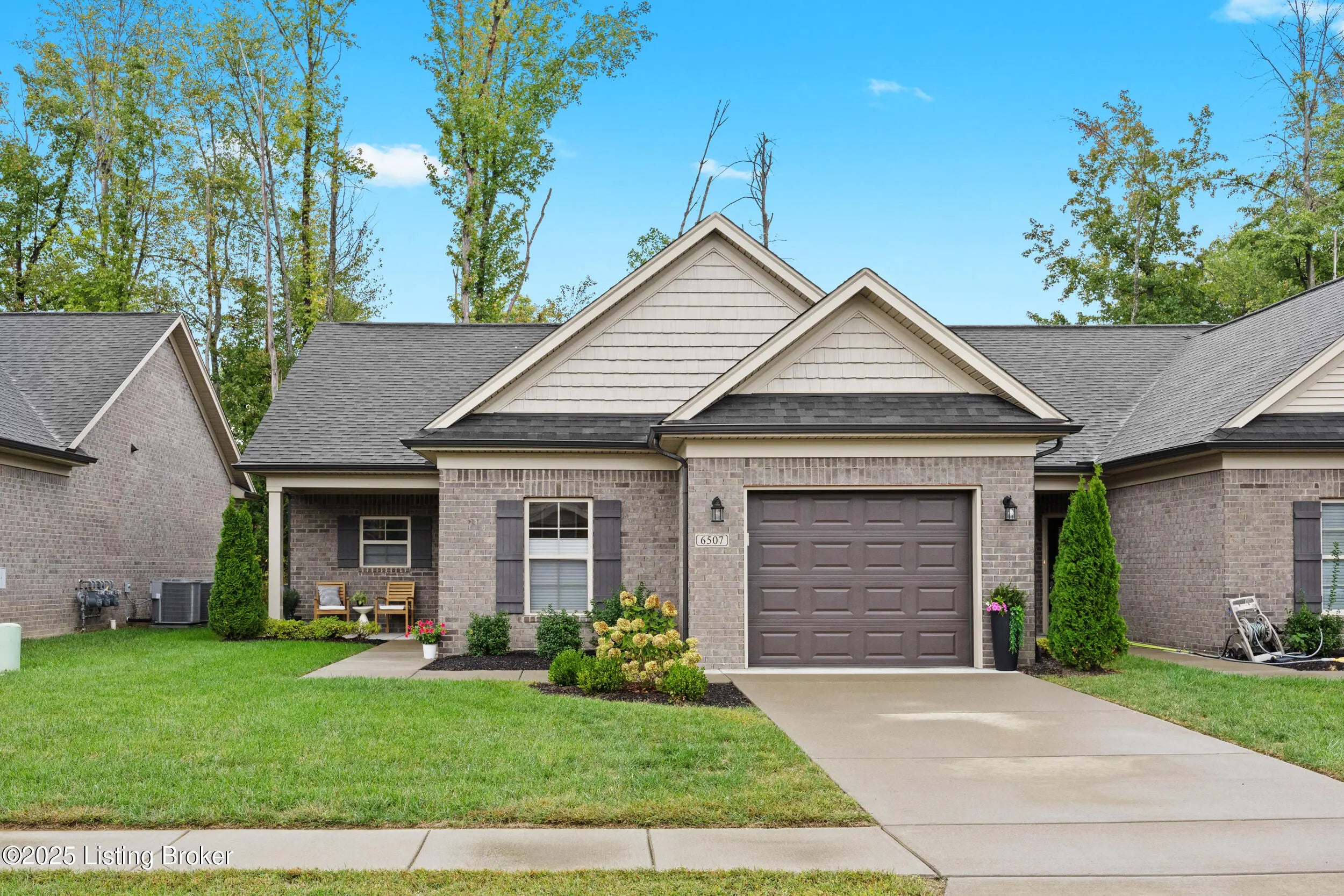 Photo of Listing #1700358