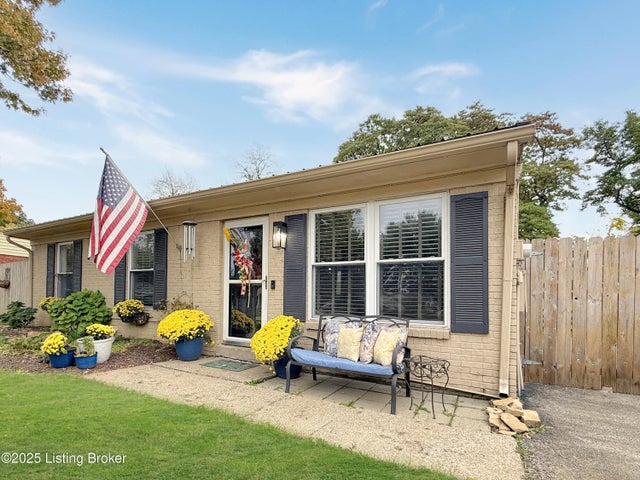 229 E Blue Jay Rd, Louisville