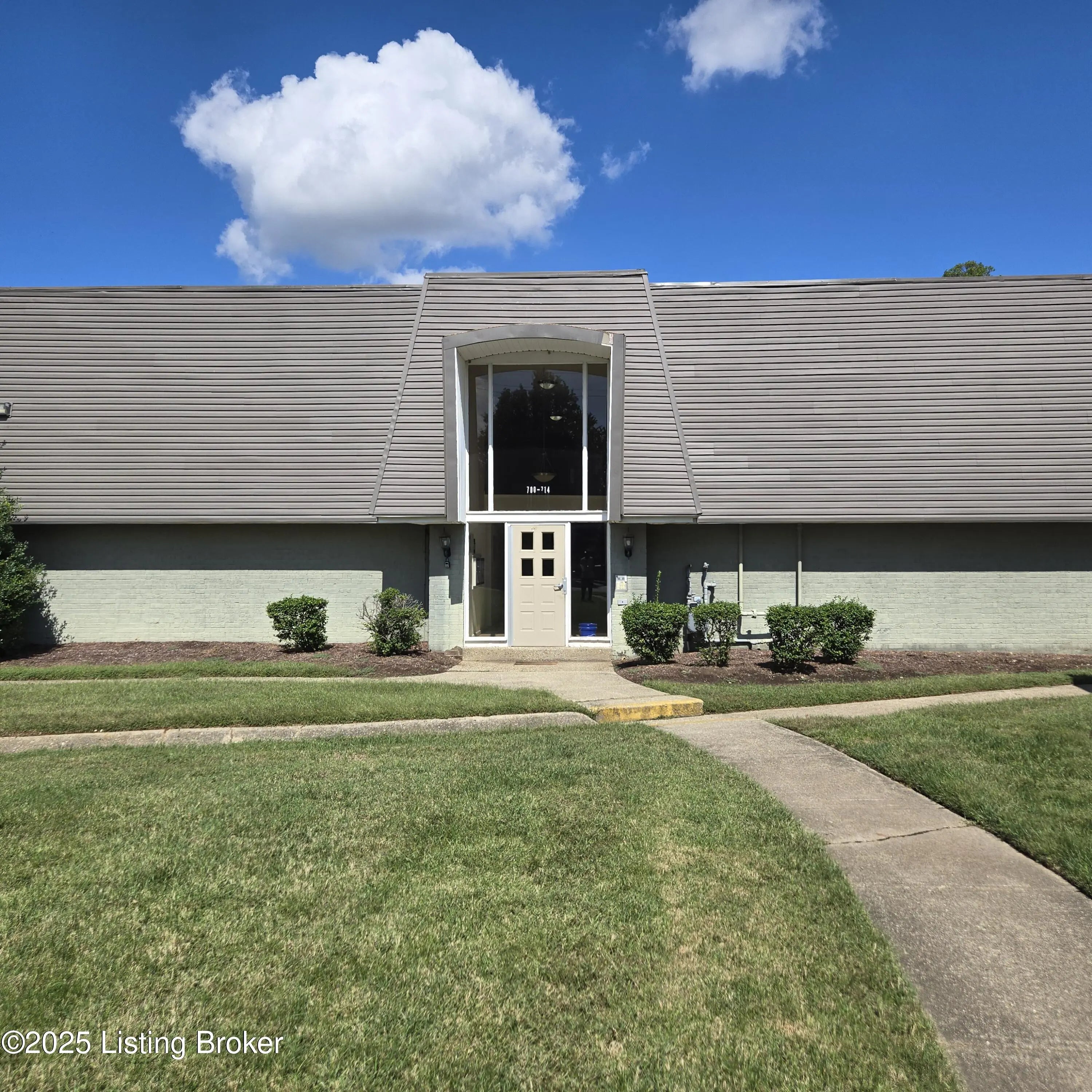 Photo of Listing #1700518