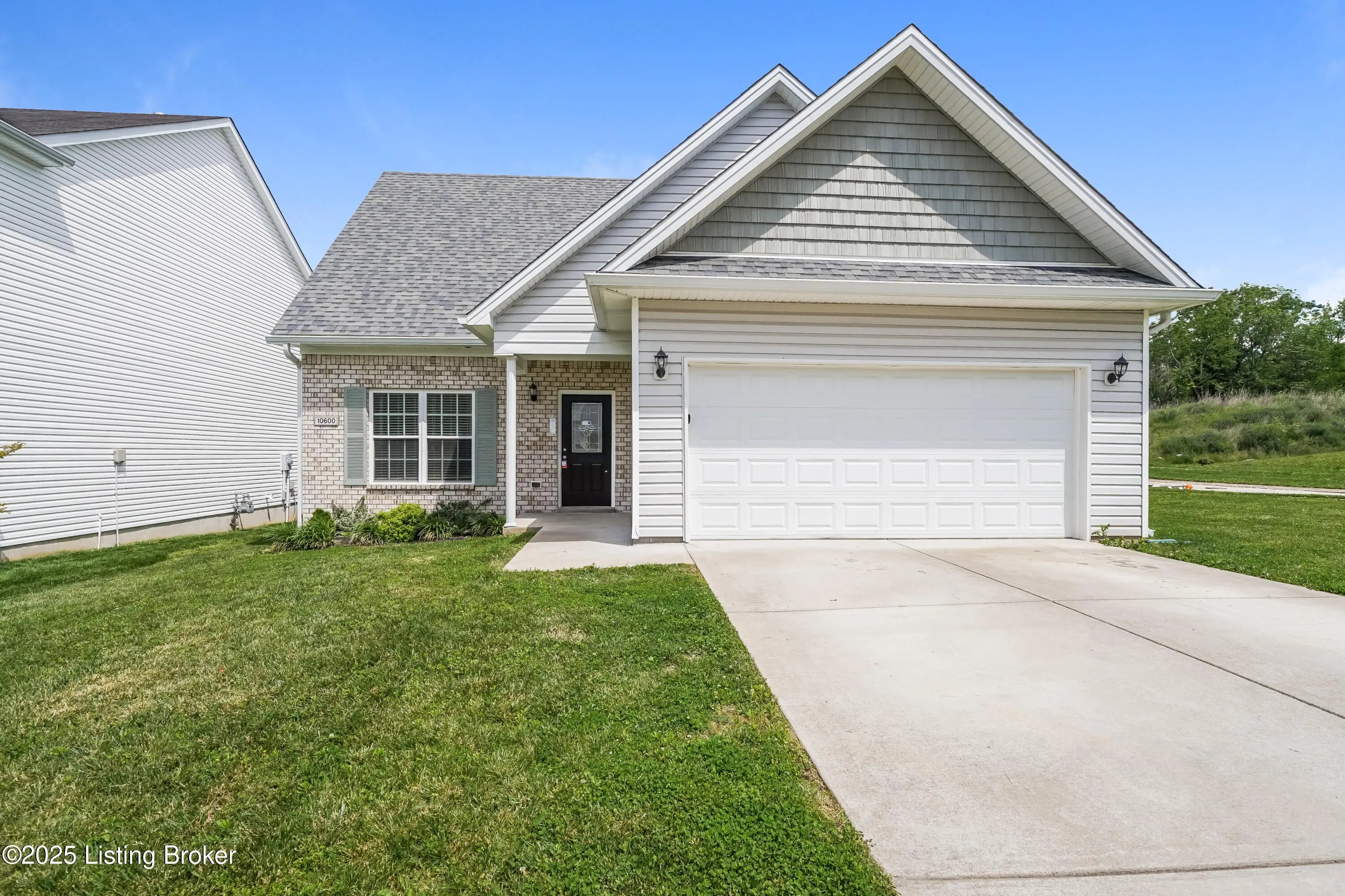 Photo of Listing #1700098