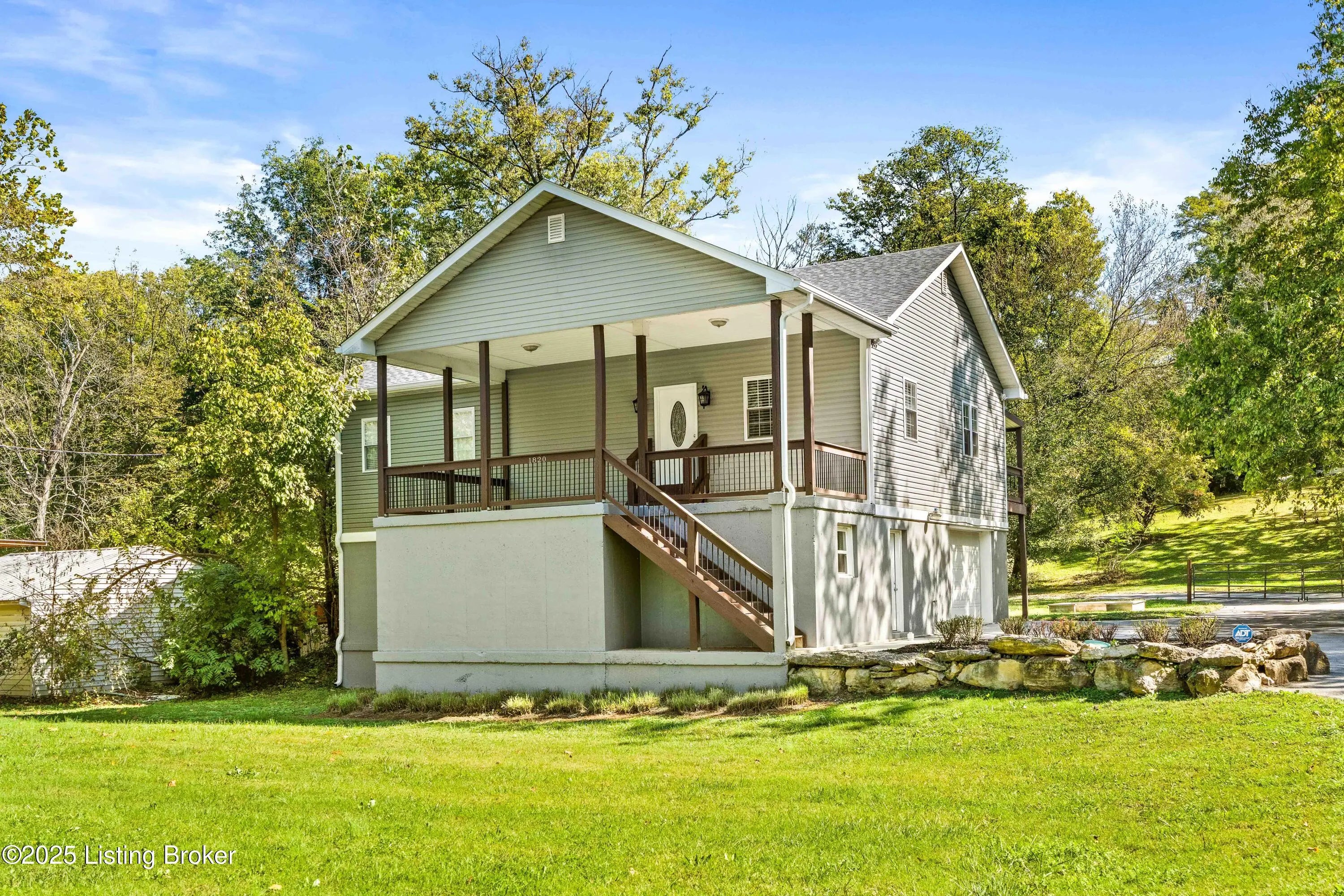 Photo of Listing #1700416