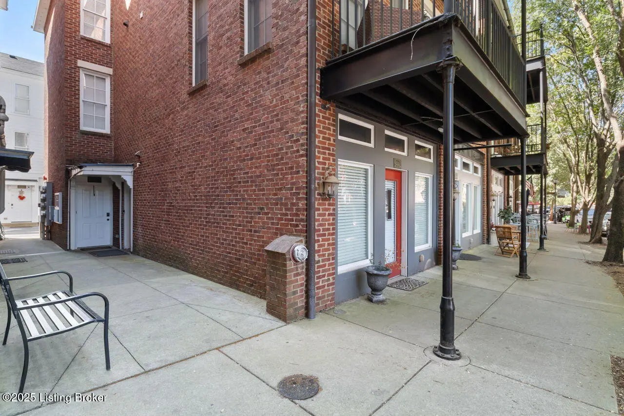 Photo of Listing #1700370