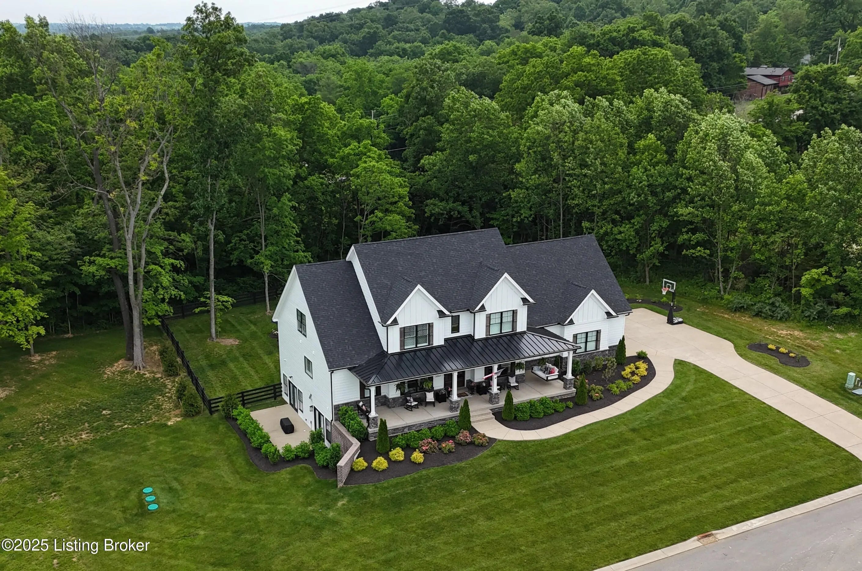 Photo of Listing #1700302