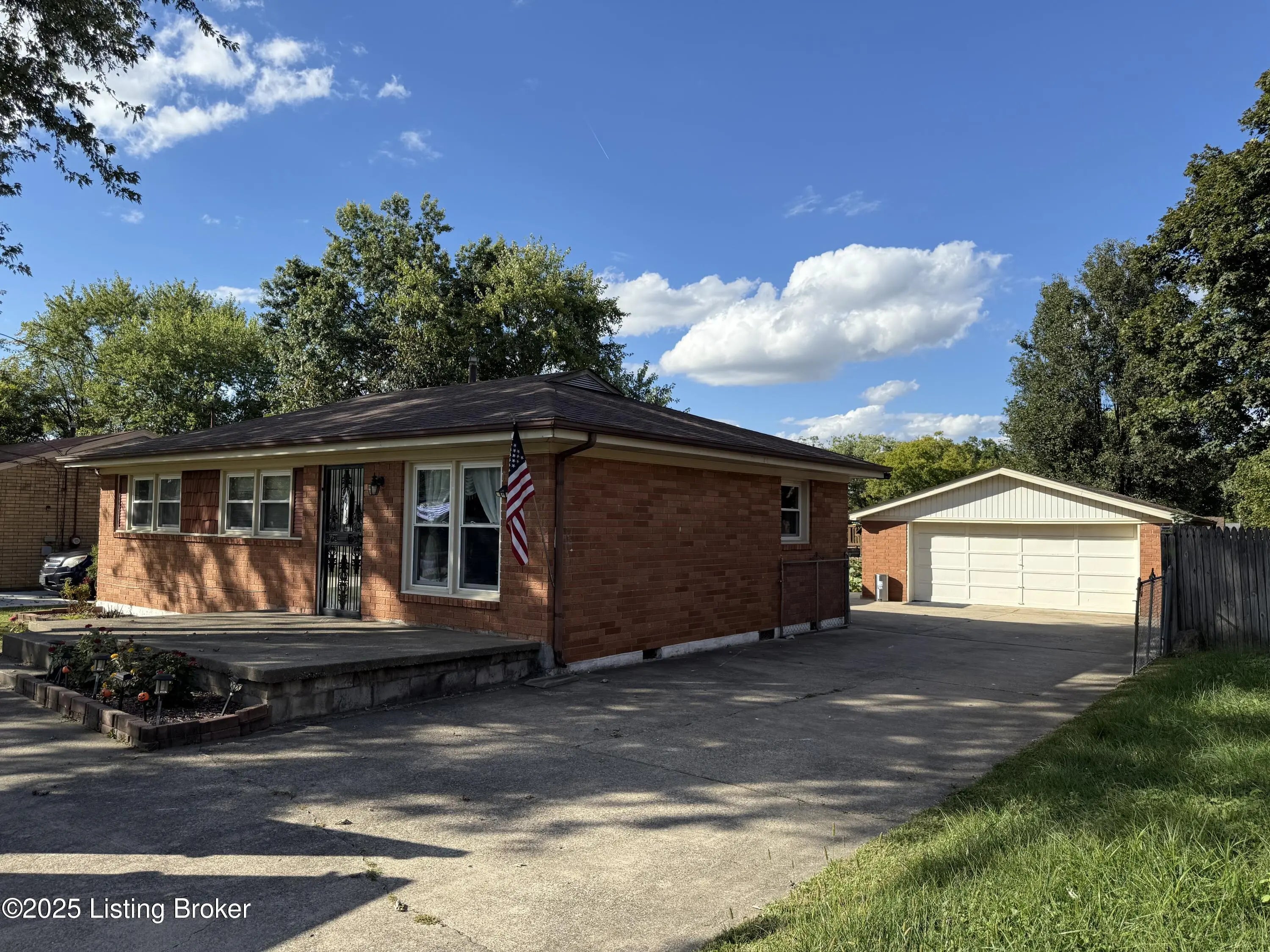 Photo of Listing #1700470