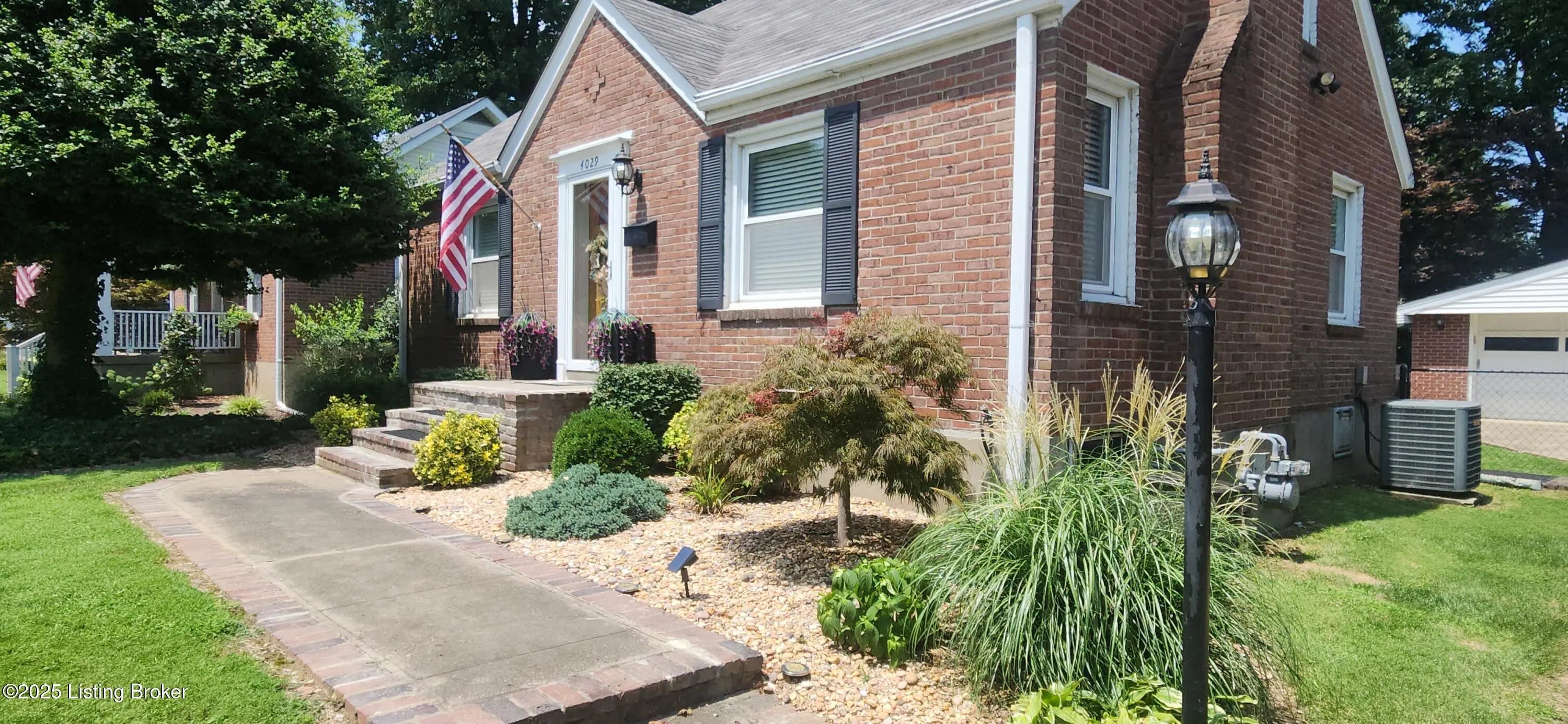 Photo of Listing #1700460