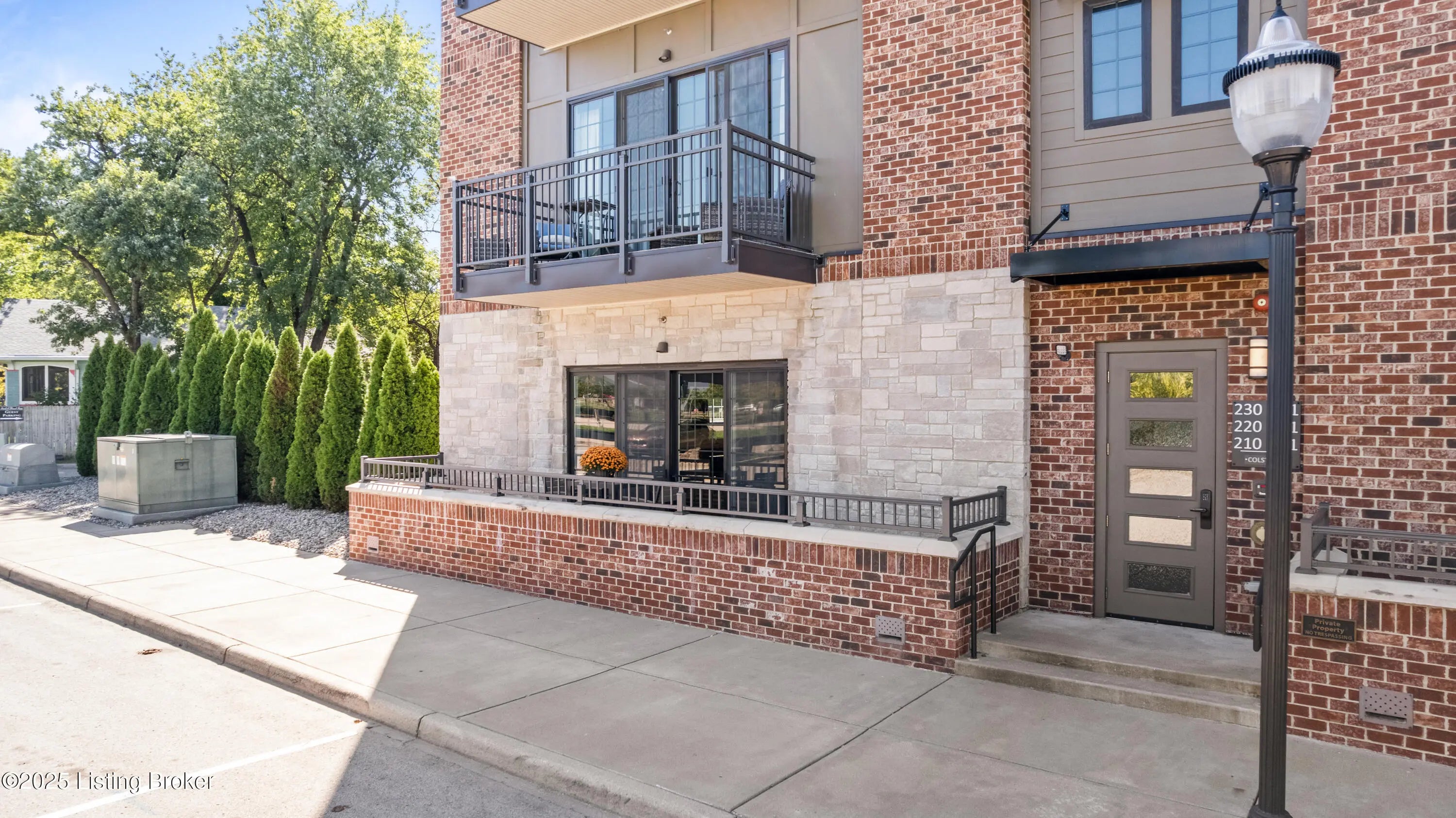 Photo of Listing #1700755