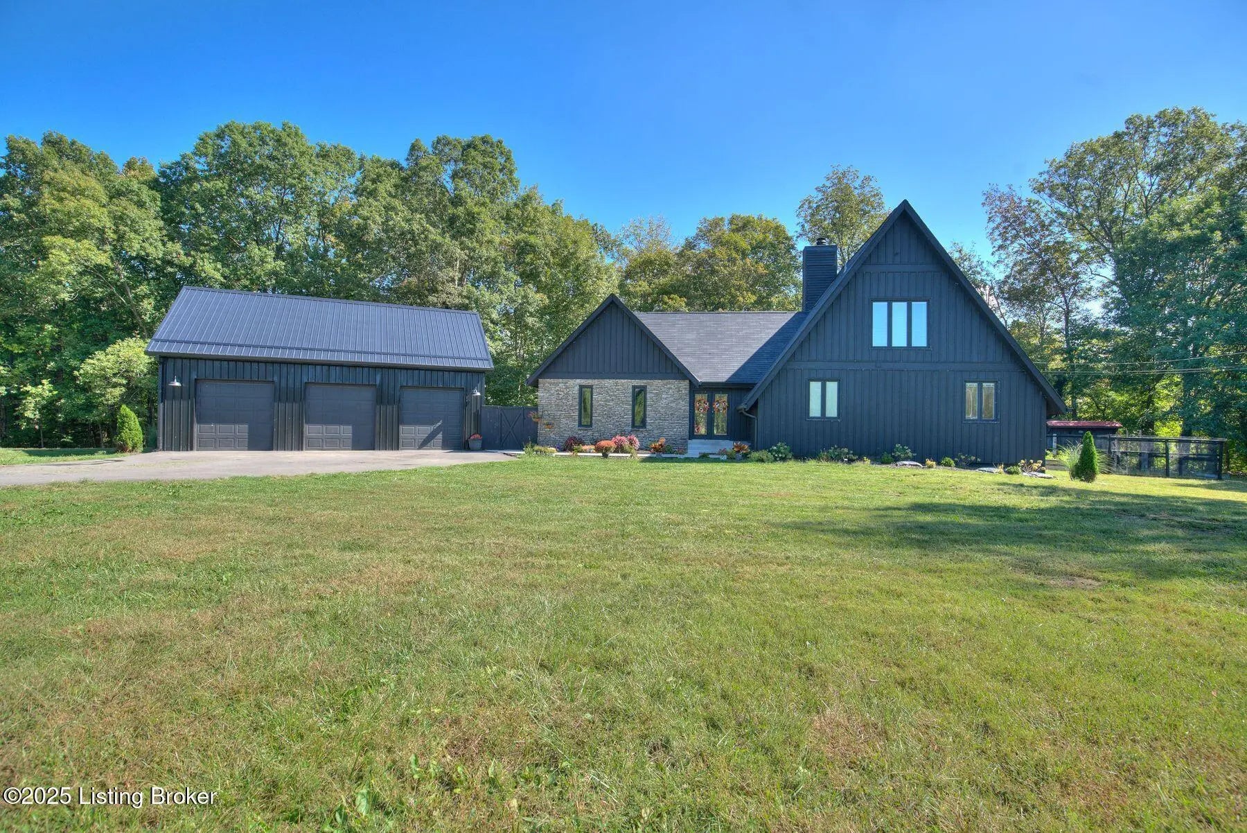 Photo of Listing #1700740