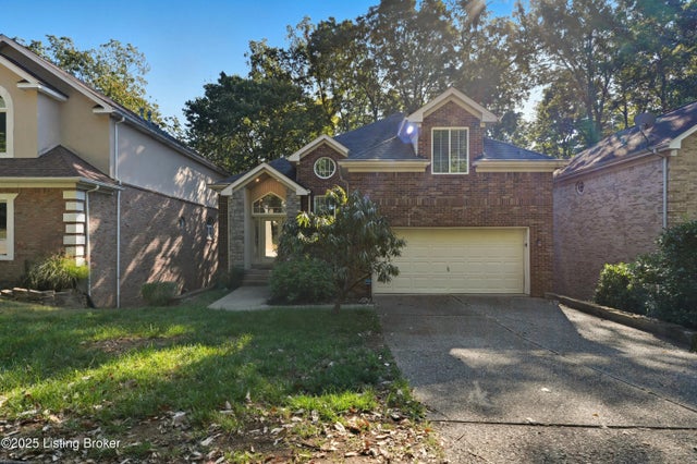 8716 Wooded Trail Ct, Louisville