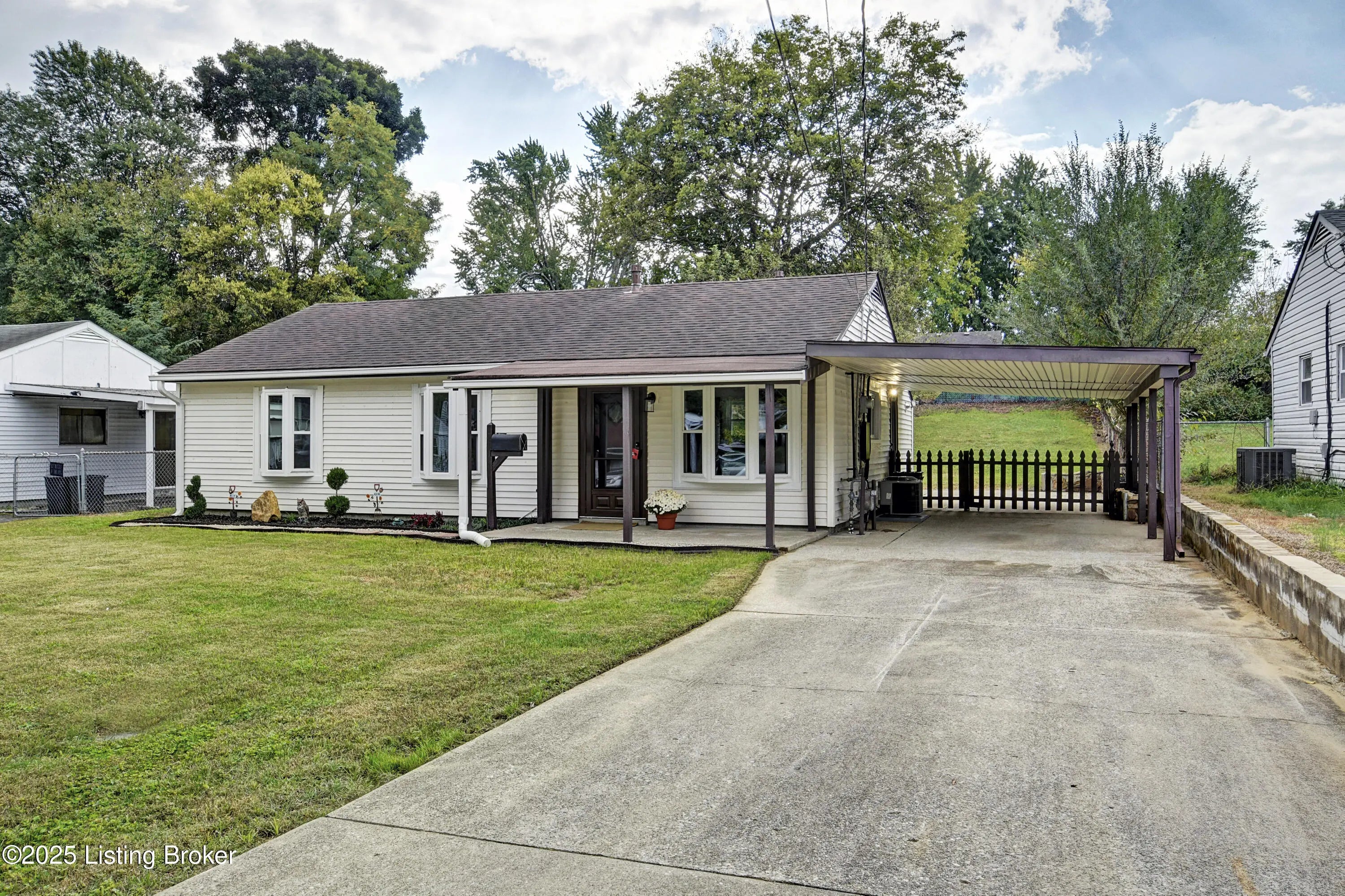 Photo of Listing #1701408