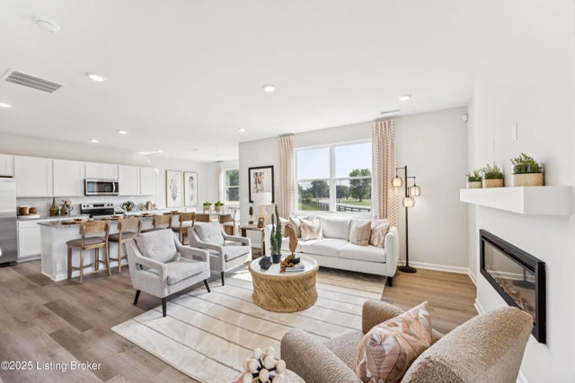 584 Zelcova Dr, Eminence