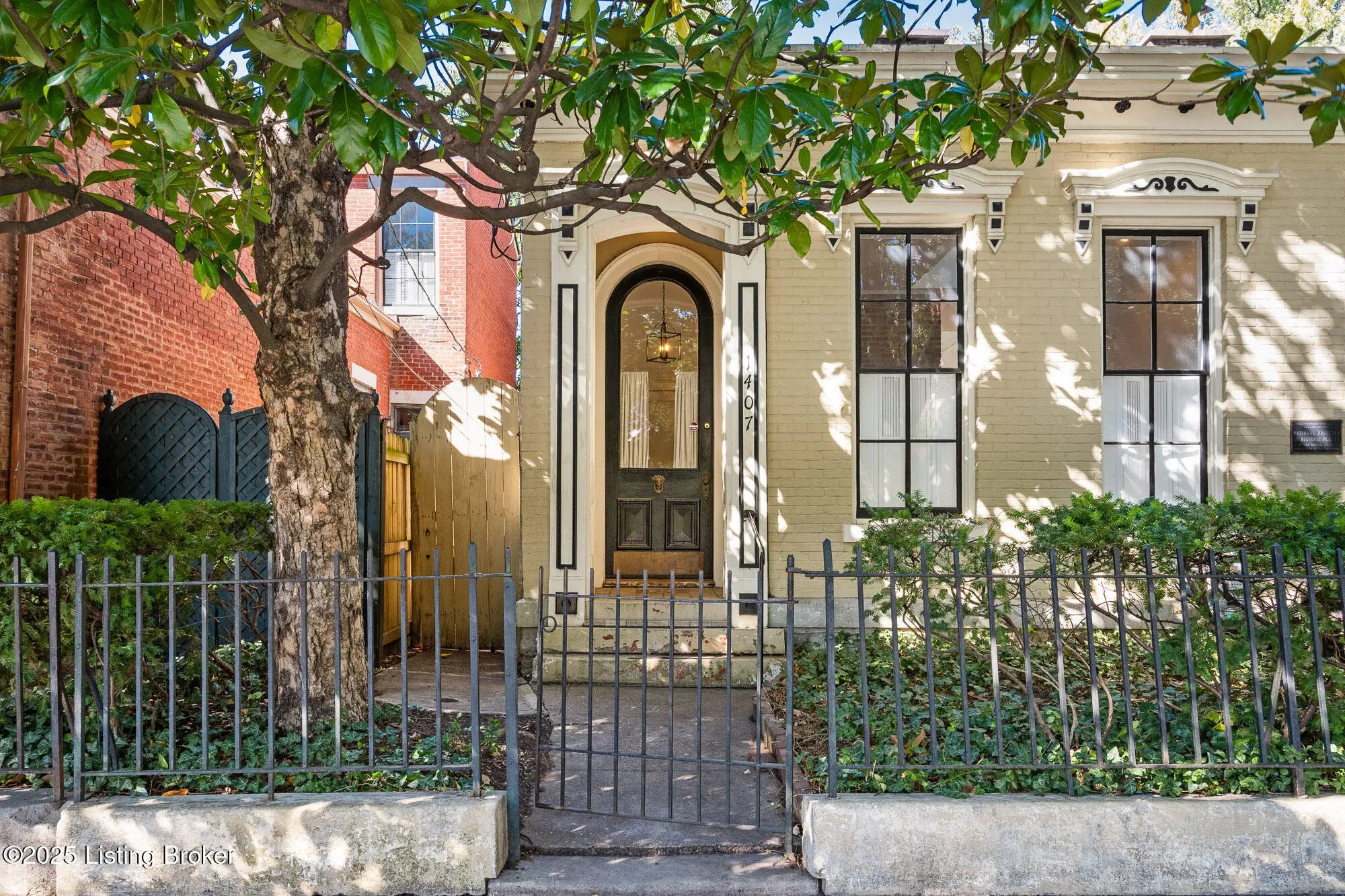 Photo of Listing #1701746