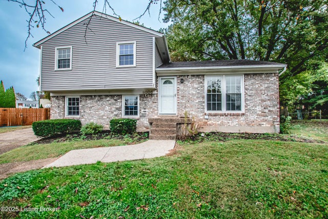 8006 Autumn Leaf Ct, Louisville