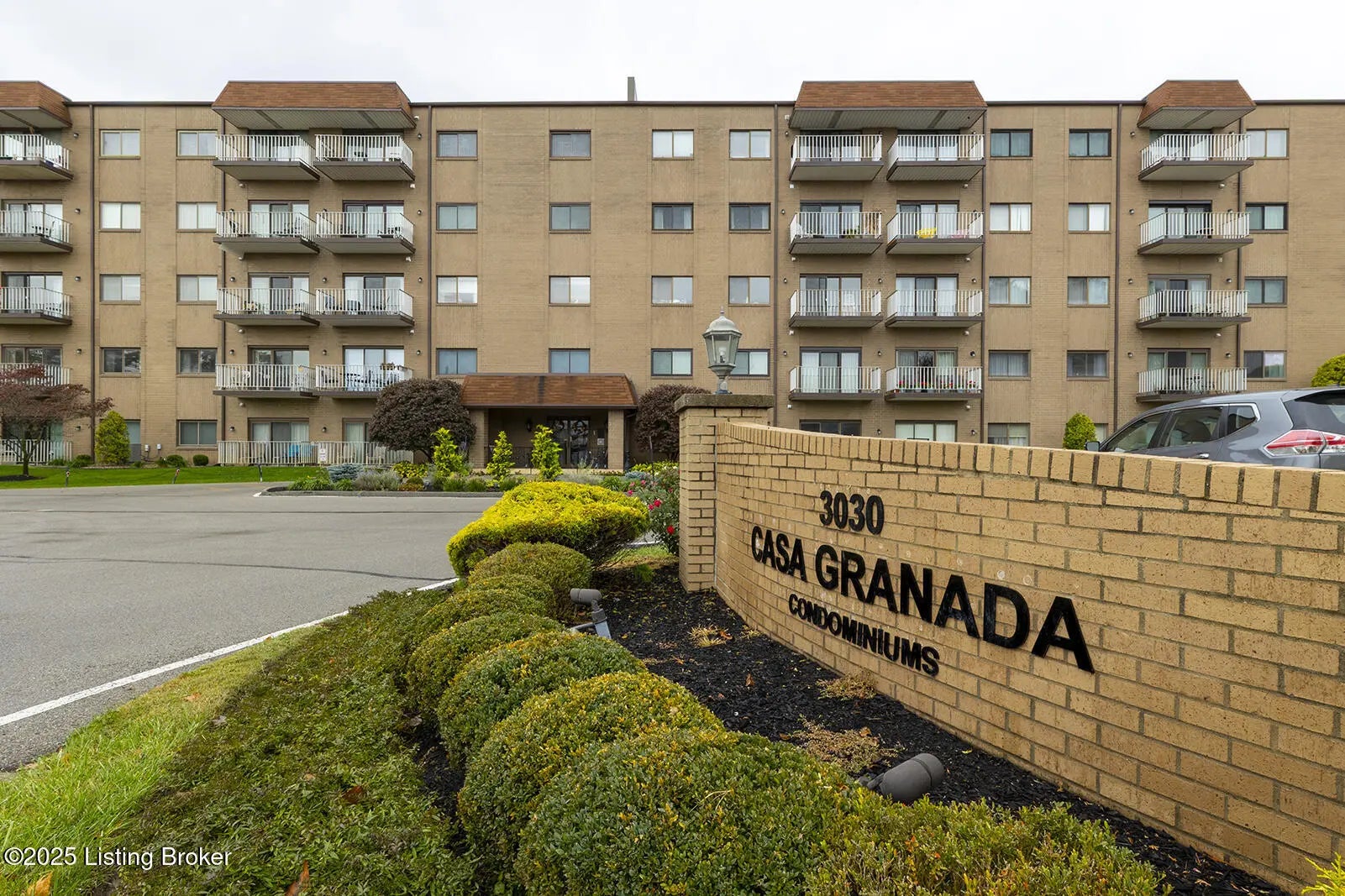 Photo of Listing #1702055