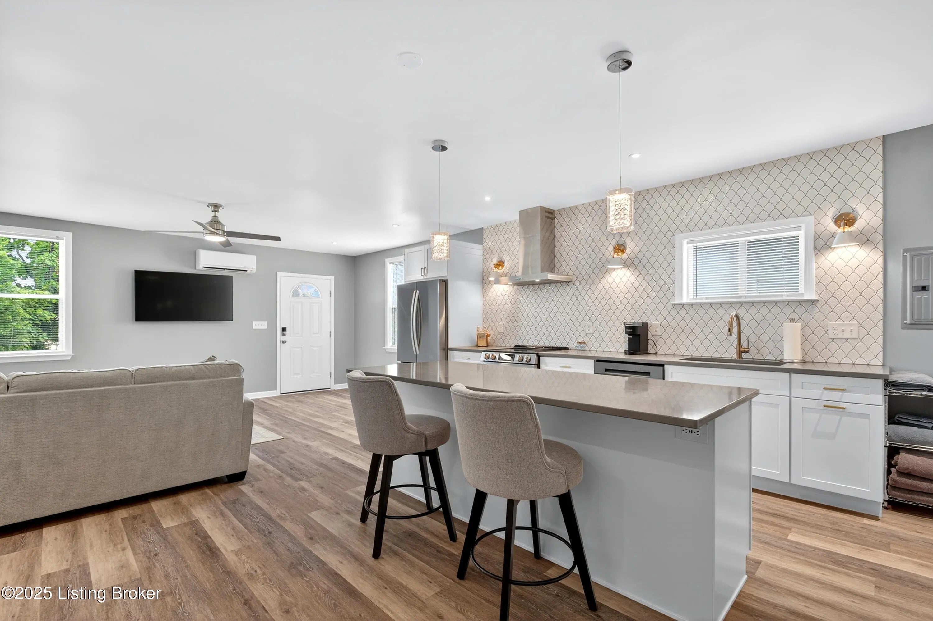 Photo of Listing #1701993