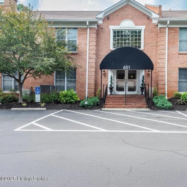 651 Breckenridge Ln 110, Louisville