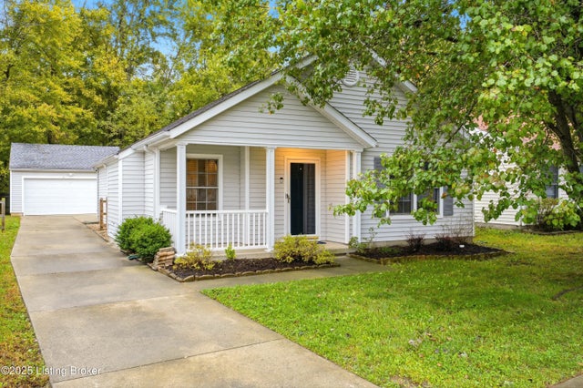 6423 Hunters Creek Blvd, Louisville