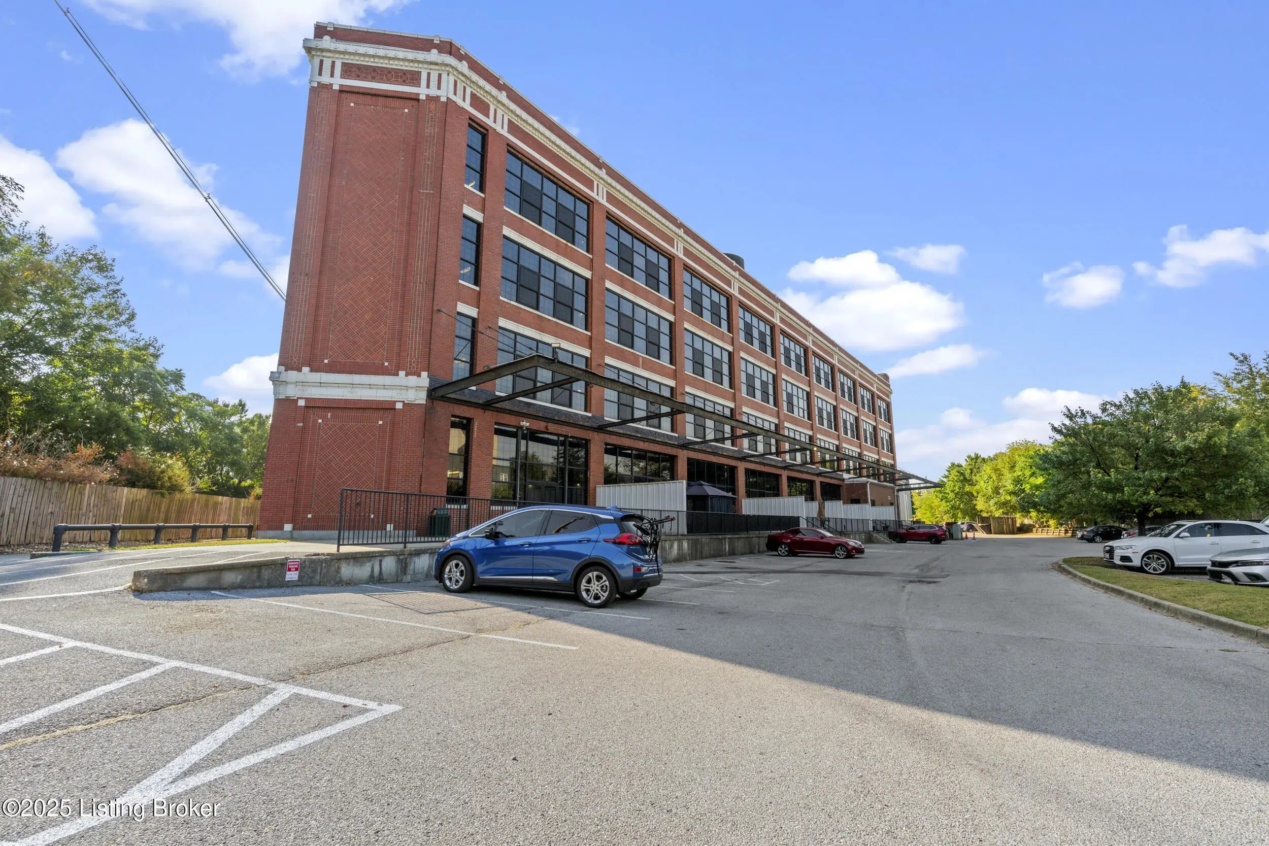 Photo of Listing #1702126