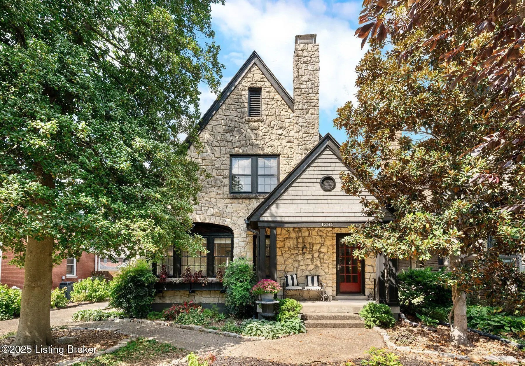 Photo of Listing #1702158