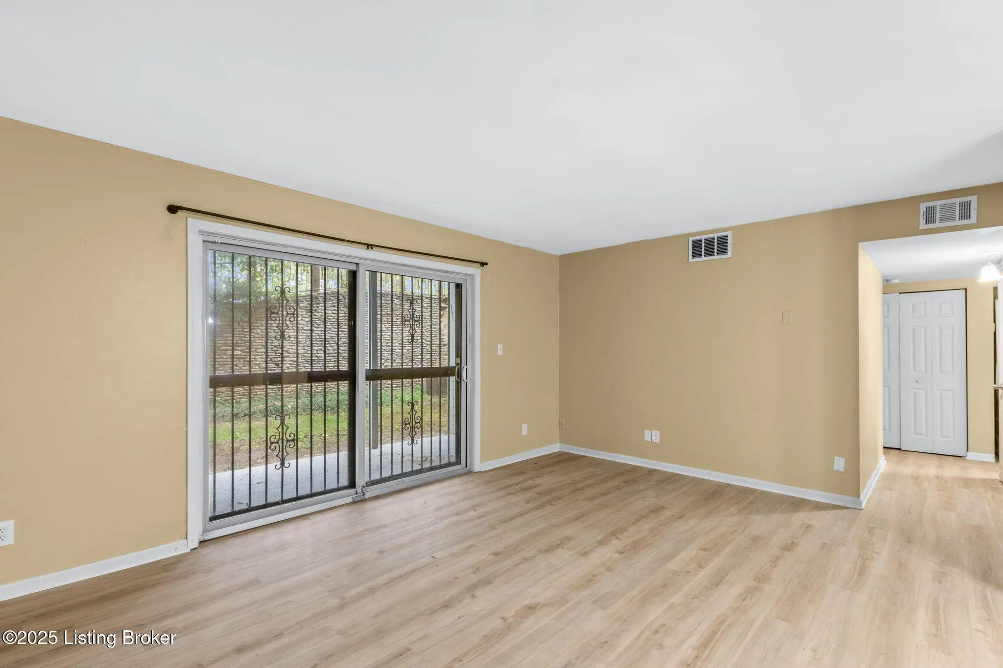 Photo of Listing #1702150