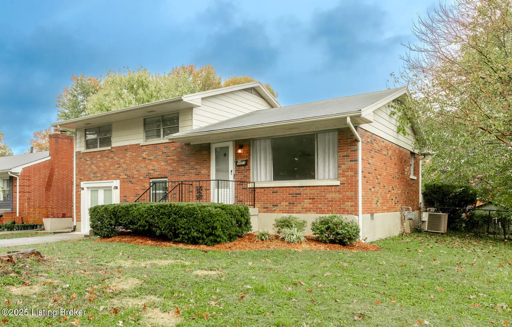 Photo of Listing #1702427