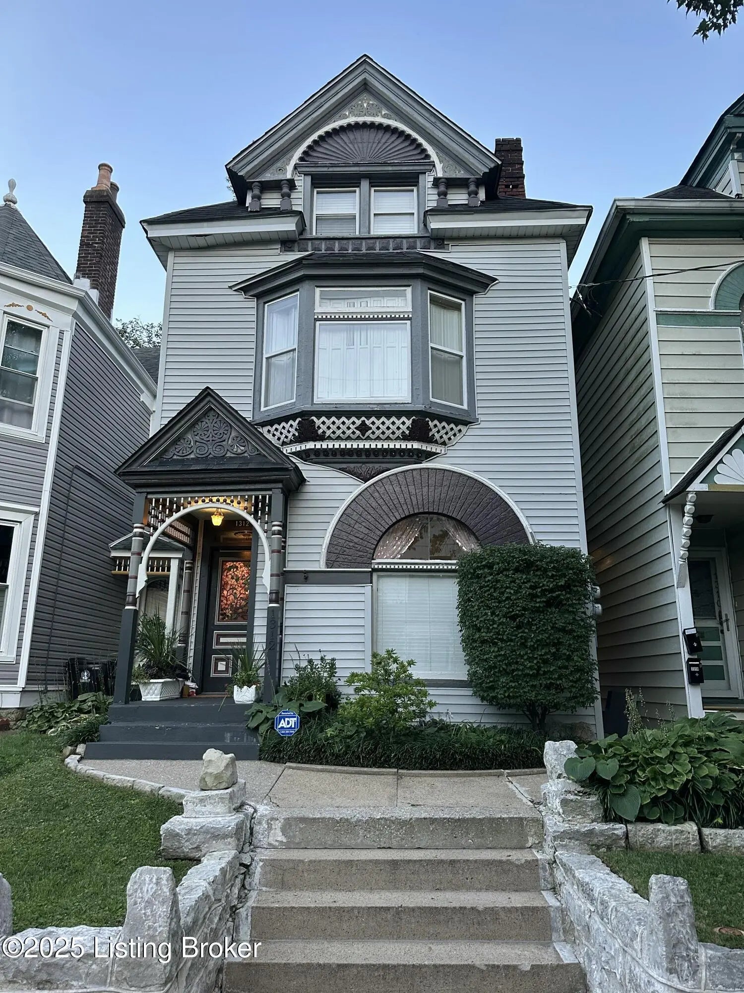 Photo of Listing #1702309