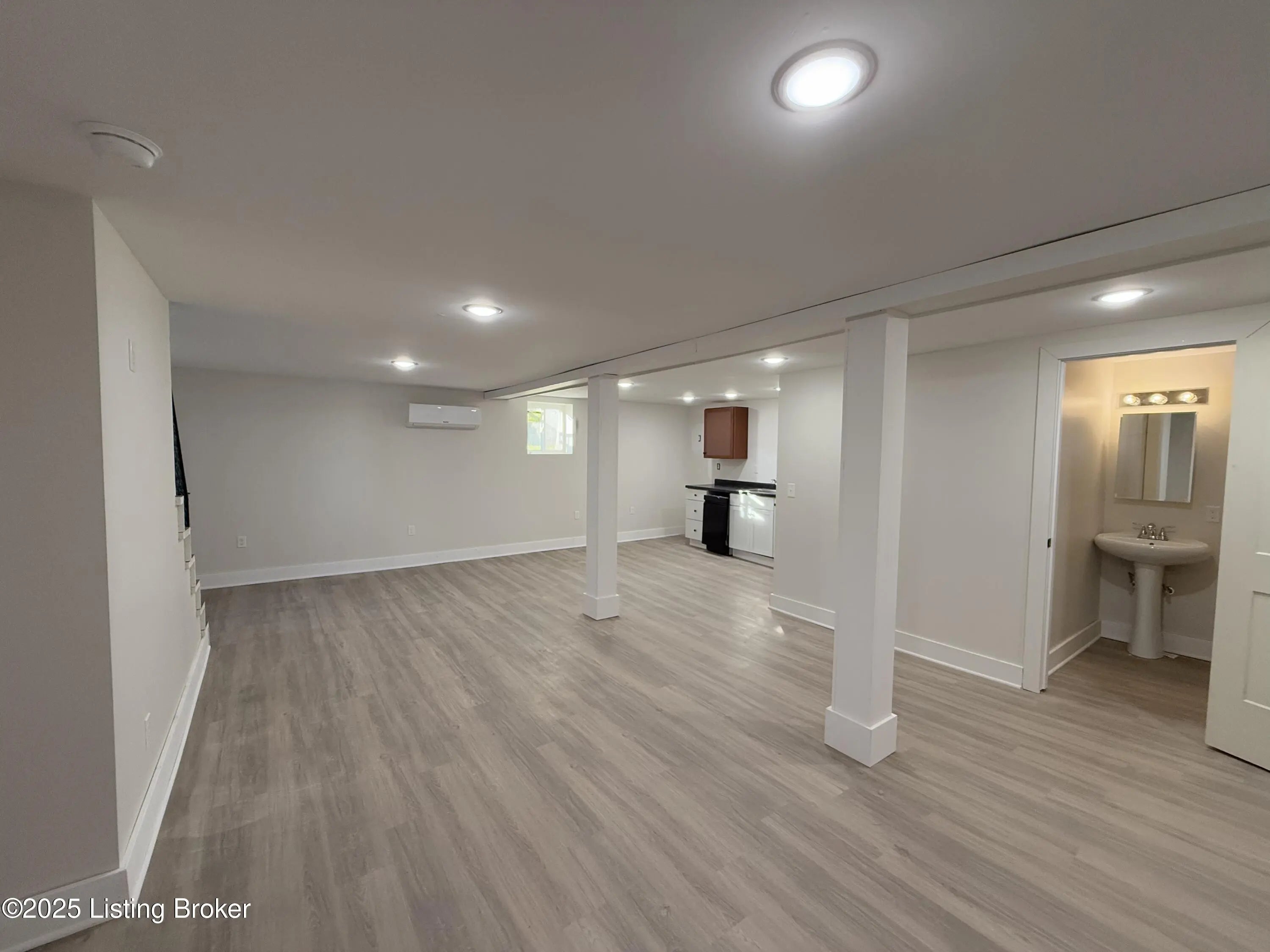 Photo of Listing #1703287